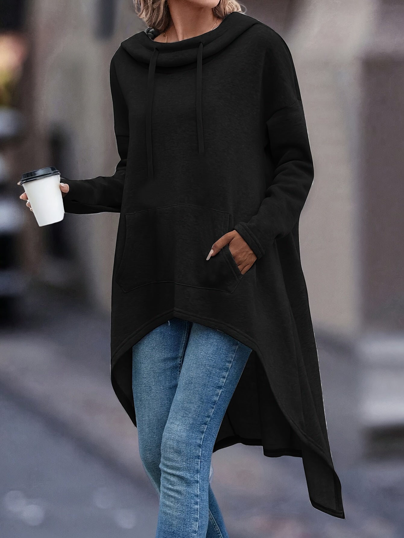 Plus o'lchamli uzun ko'ylakli yuqori pastki bo'yinli hoodie kanguru cho'ntagi bilan