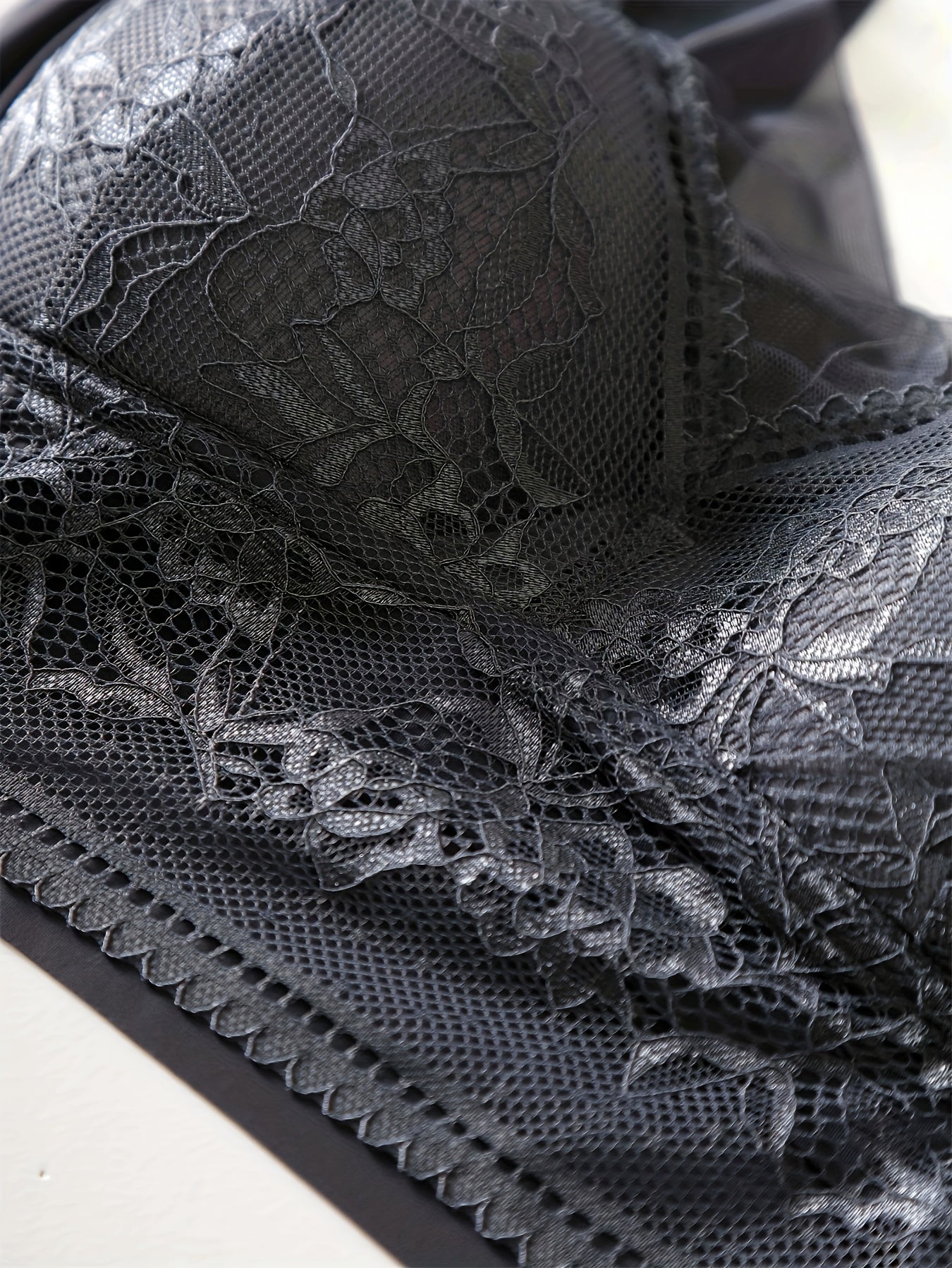 Women's Wireless Push-Up Bras with Contrast Lace Breathable Comfortable Underwear