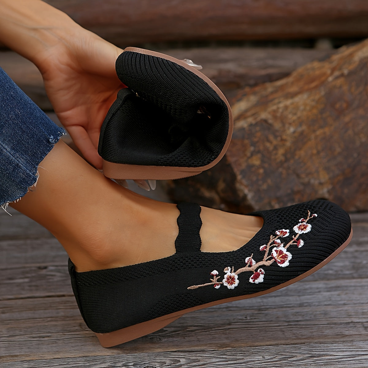Women's Slip-On Low Heel Embroidered Floral Lace-Upless Walking Shoes