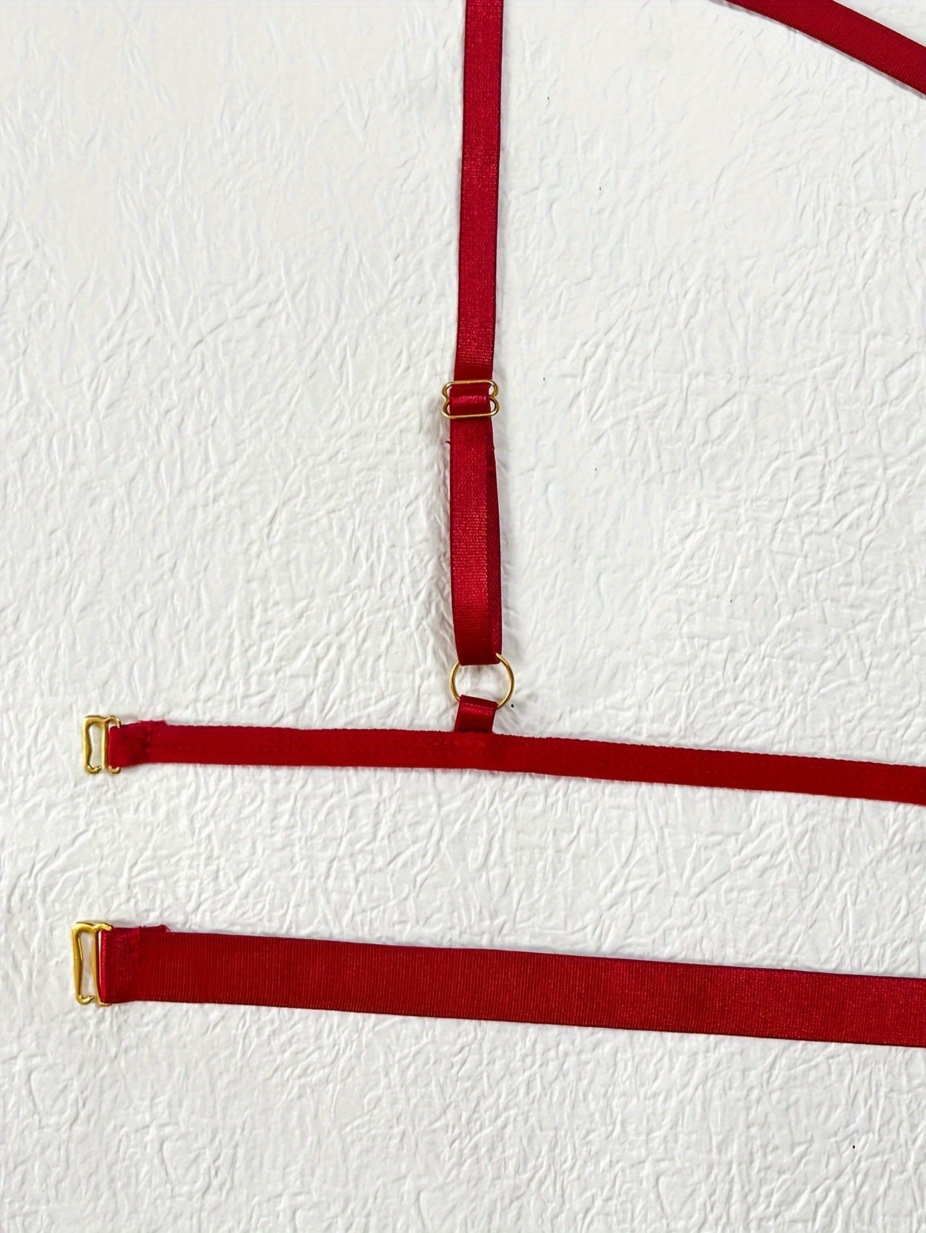 Burgundi ipak ayollar uchun jozibali ichki kiyim to'plami, ko'rinadigan brassiy va bo'sh ichki kiyimlar bilan