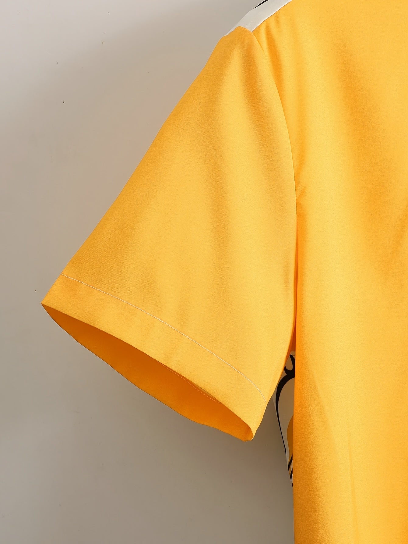 Men's Beige Geometric Pattern Polyester Shirt and Shorts Set All-Season Casual