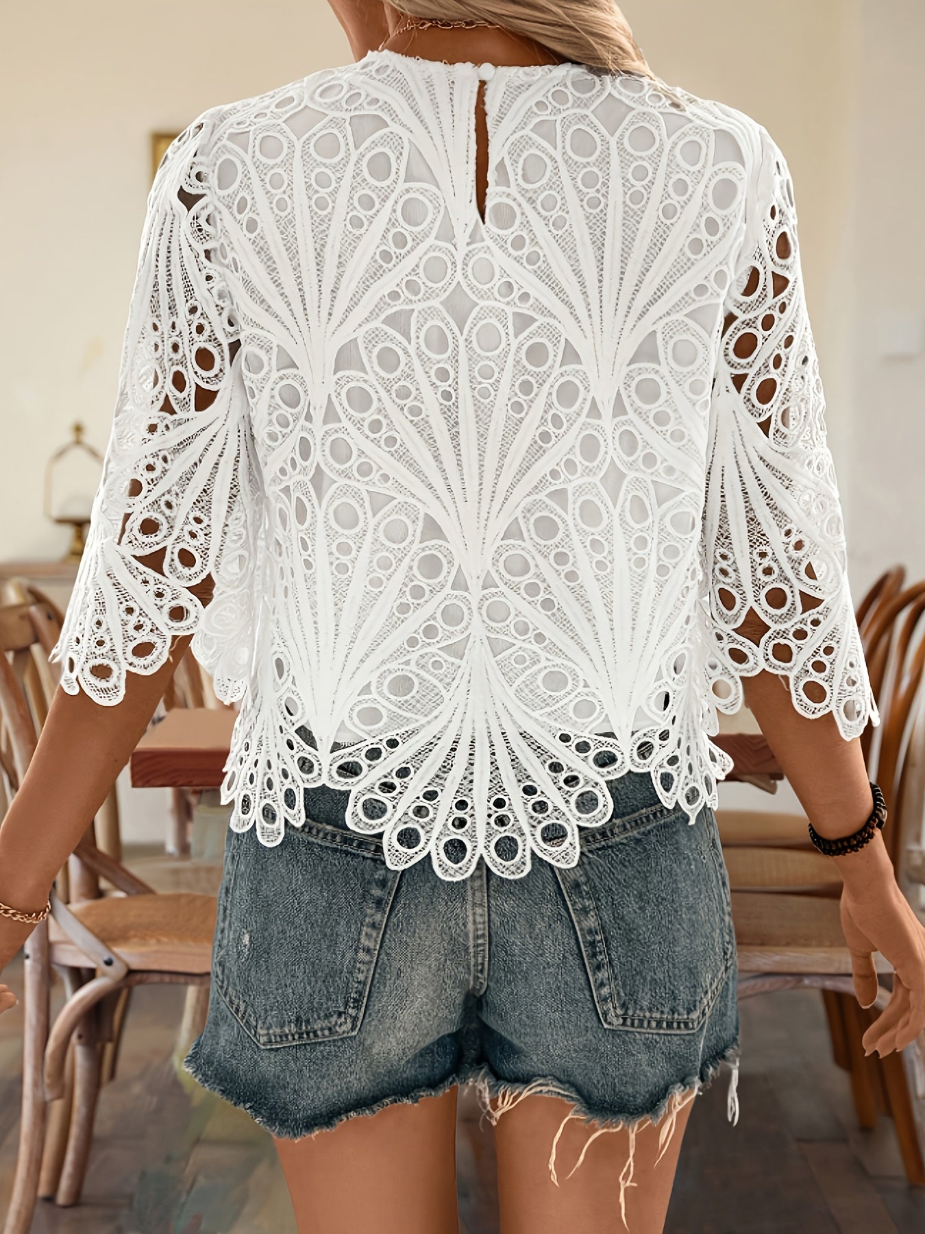 Plus o'lcham ayollar uchun tikanli qirqilgan gulli kofta yengil polyester kundalik qisqa yeng