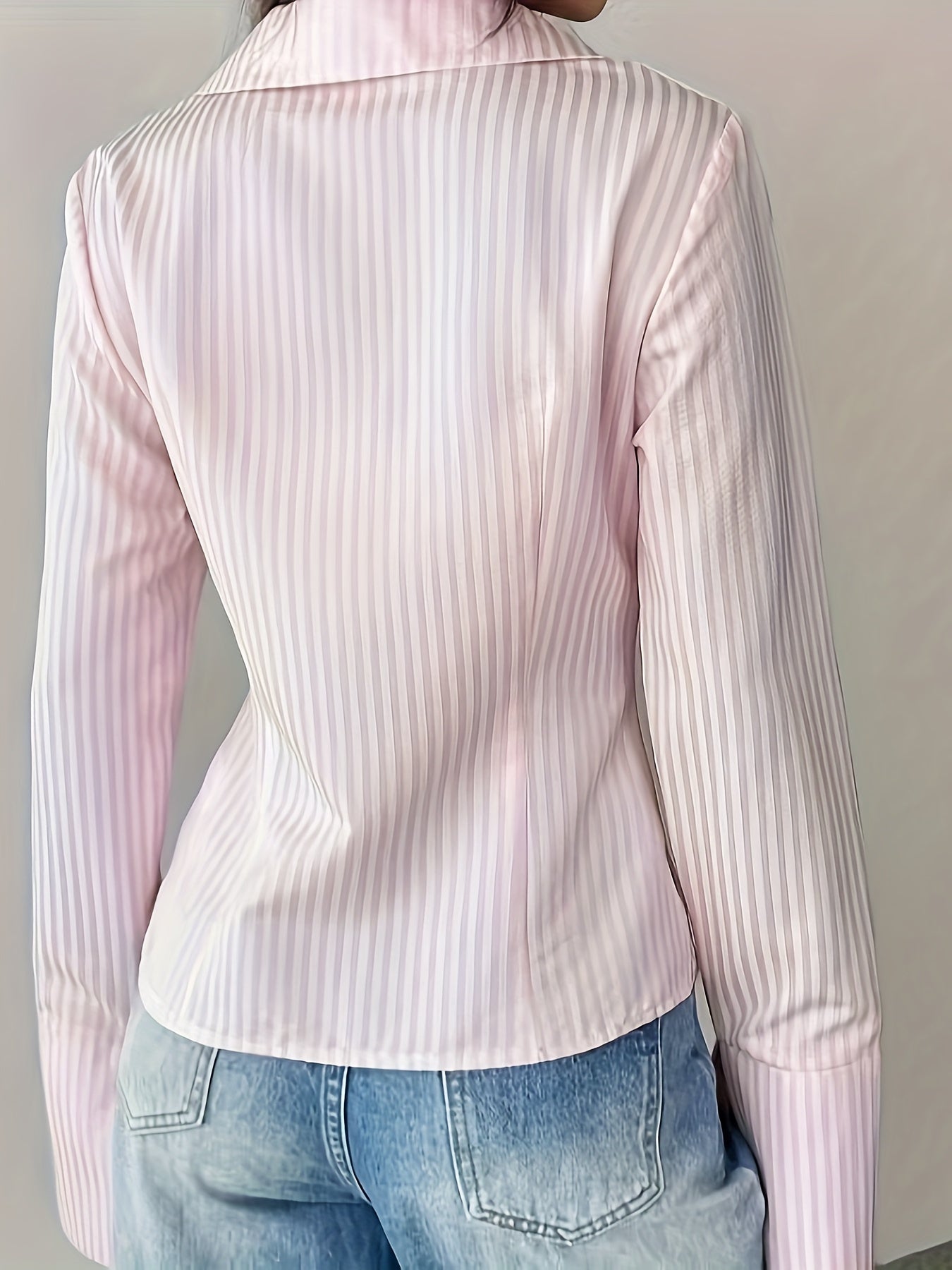 Camisa de mujer de manga larga con botones y cuello en V a rayas de poliéster para primavera y otoño