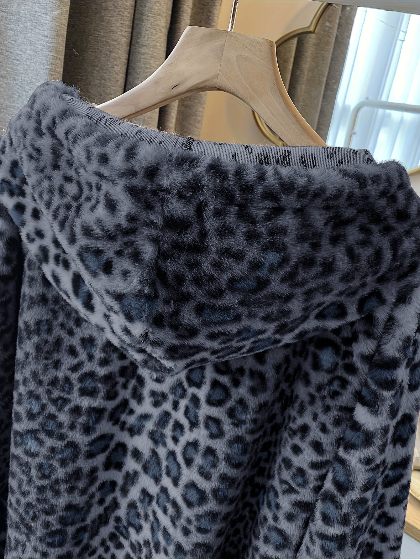 Women's Plus Size Leopard Print Fleece Hoodie with Pockets and Drawstring