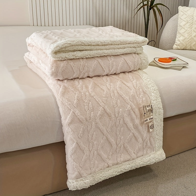 Reversible Polyester Fleece Sherpa Bed Blanket with Geometric Pattern for All Seasons