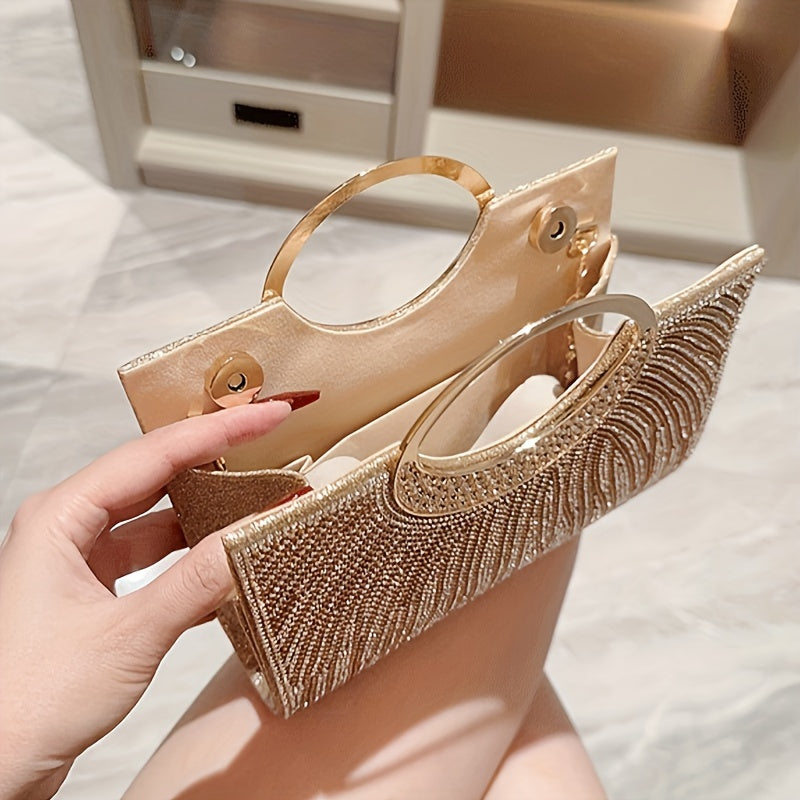 Zarif clutch sumkasi magnit yopilishi bilan, polyester astar bilan. Kechki ziyofatlar, to'ylar yoki rasmiy tadbirlar uchun ideal. Yuvish yo'q, naqsh yo'q.