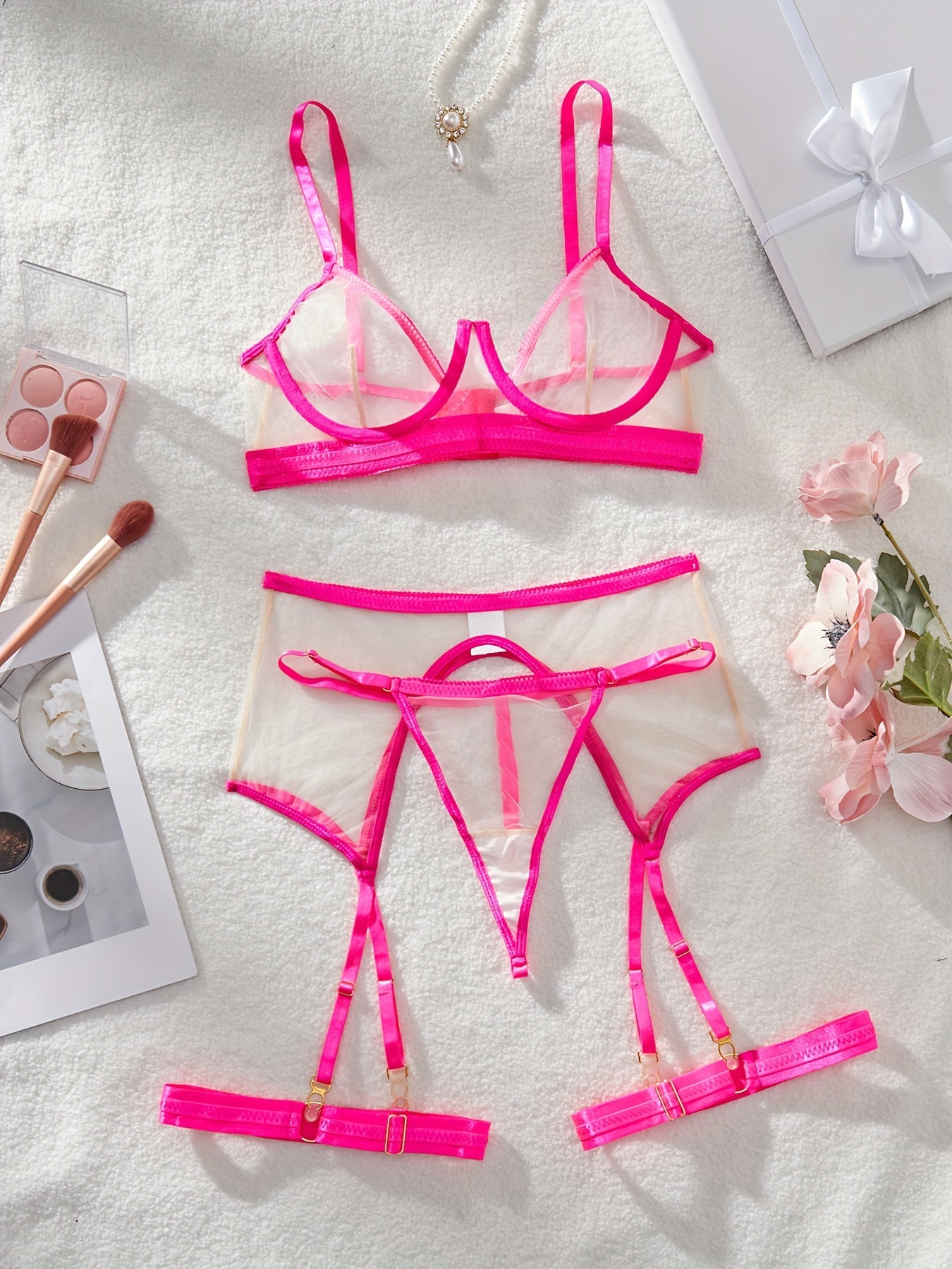 Conjunto de lencería de malla transparente para mujer con sujetador, tanga y liga con ribete en contraste