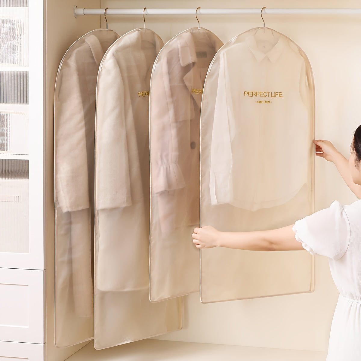 Yupqa zipp bilan kiyimlar uchun chang o'tkazmaydigan qopqog'li kiyim saqlash sumkasi, yostiqlar, ko'ylaklar tashkilotchisi