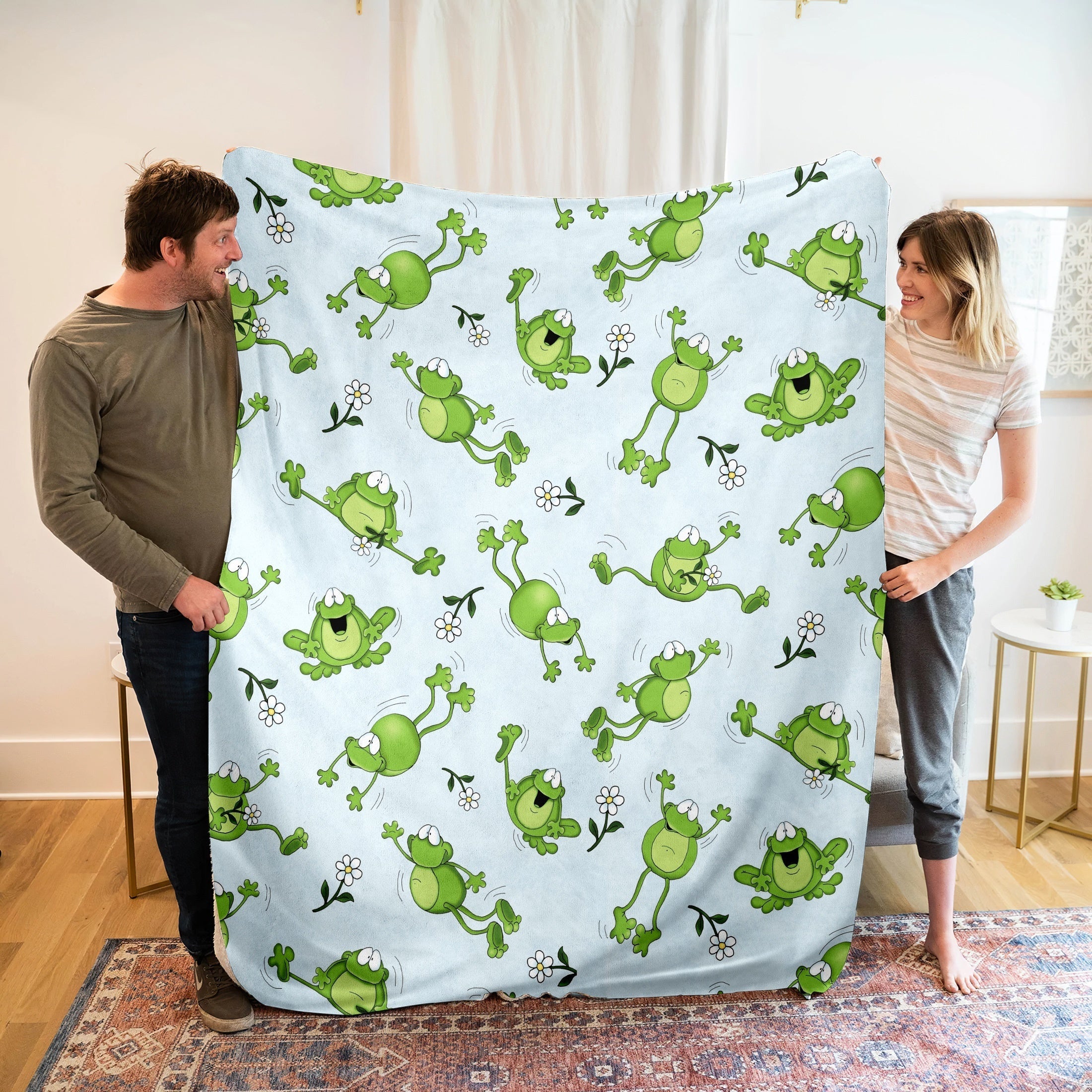 Cuddly Frog Pattern Flannel Throw Blanket Polyester Skin-Friendly All-Season