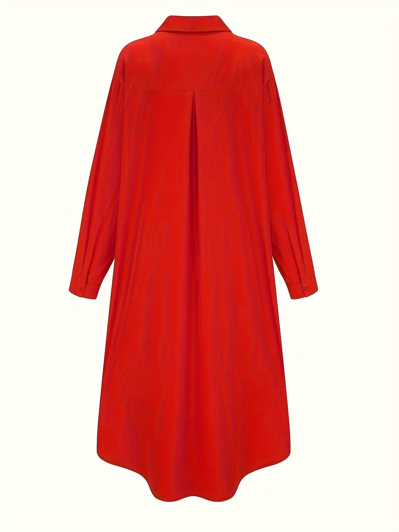 Ayollar uchun tugmachali old qismi bilan bir rangda, zamonaviy uzun plus o'lchamdagi ko'ylak.