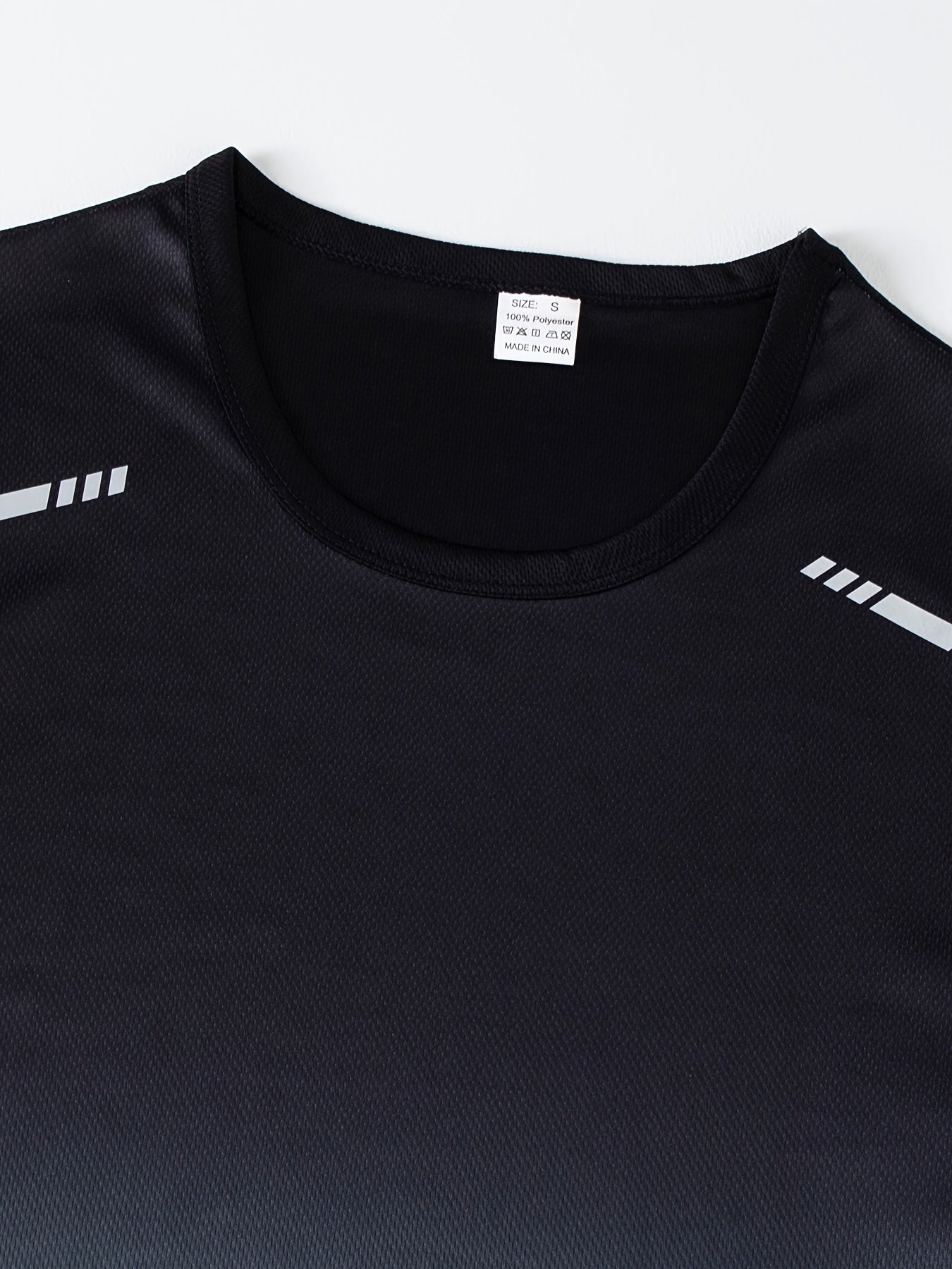 Erkaklar uchun 2 qismli sport kiyimlari to'plami, qisqa yengli ko'ylak va gradient rangdagi shortlar, nafas oladigan va tez quriydigan, oddiy moslikda.