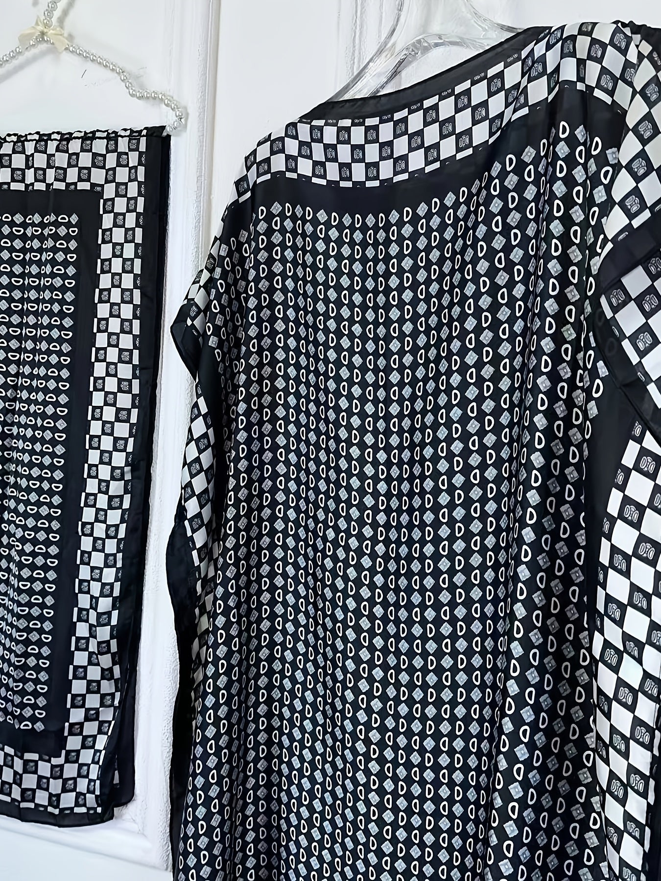 Women's Floral Print Maxi Abaya with Batwing Sleeves and Boat Neck