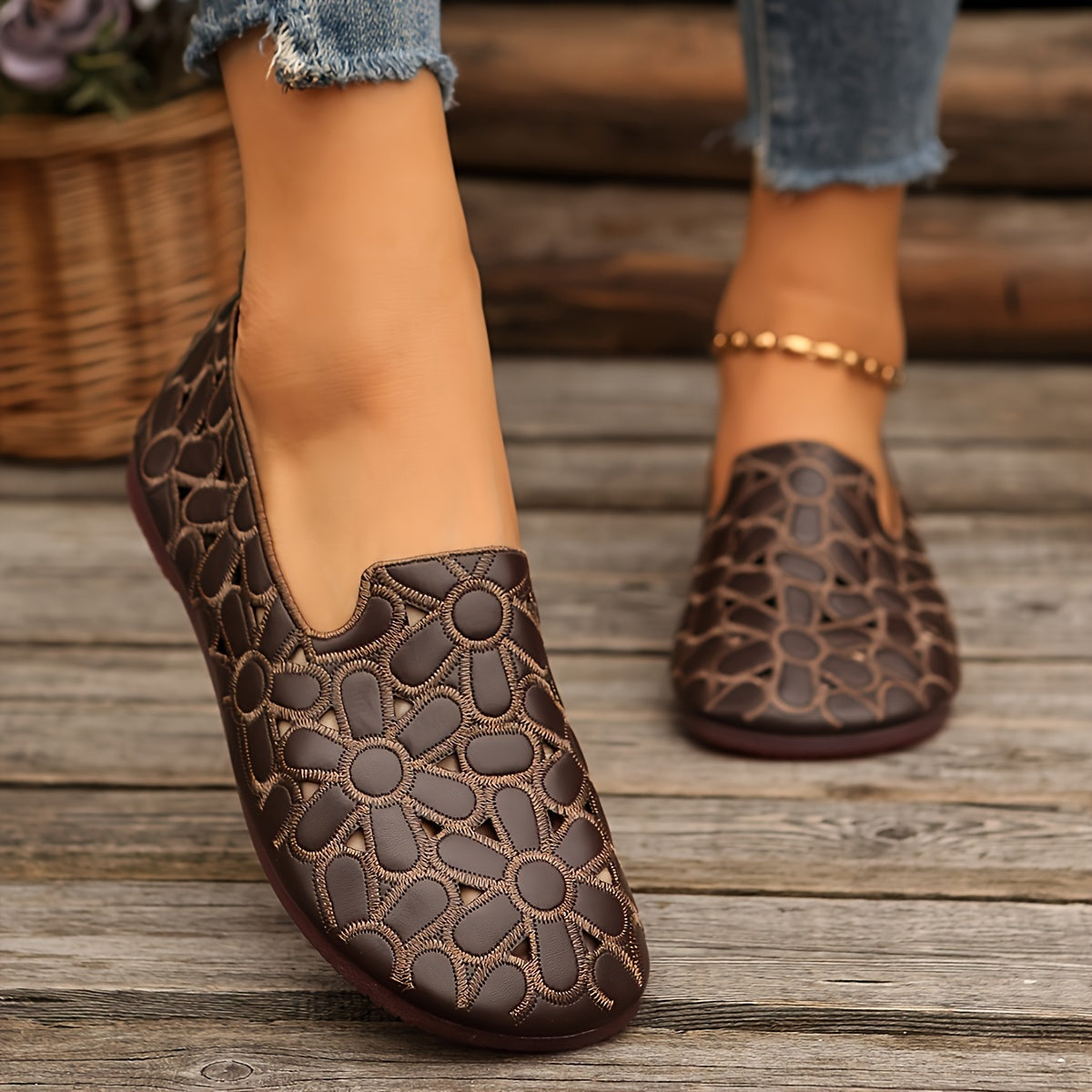 Women's Floral Embroidered Breathable Cutout Oxford Flats Round Toe All-Season