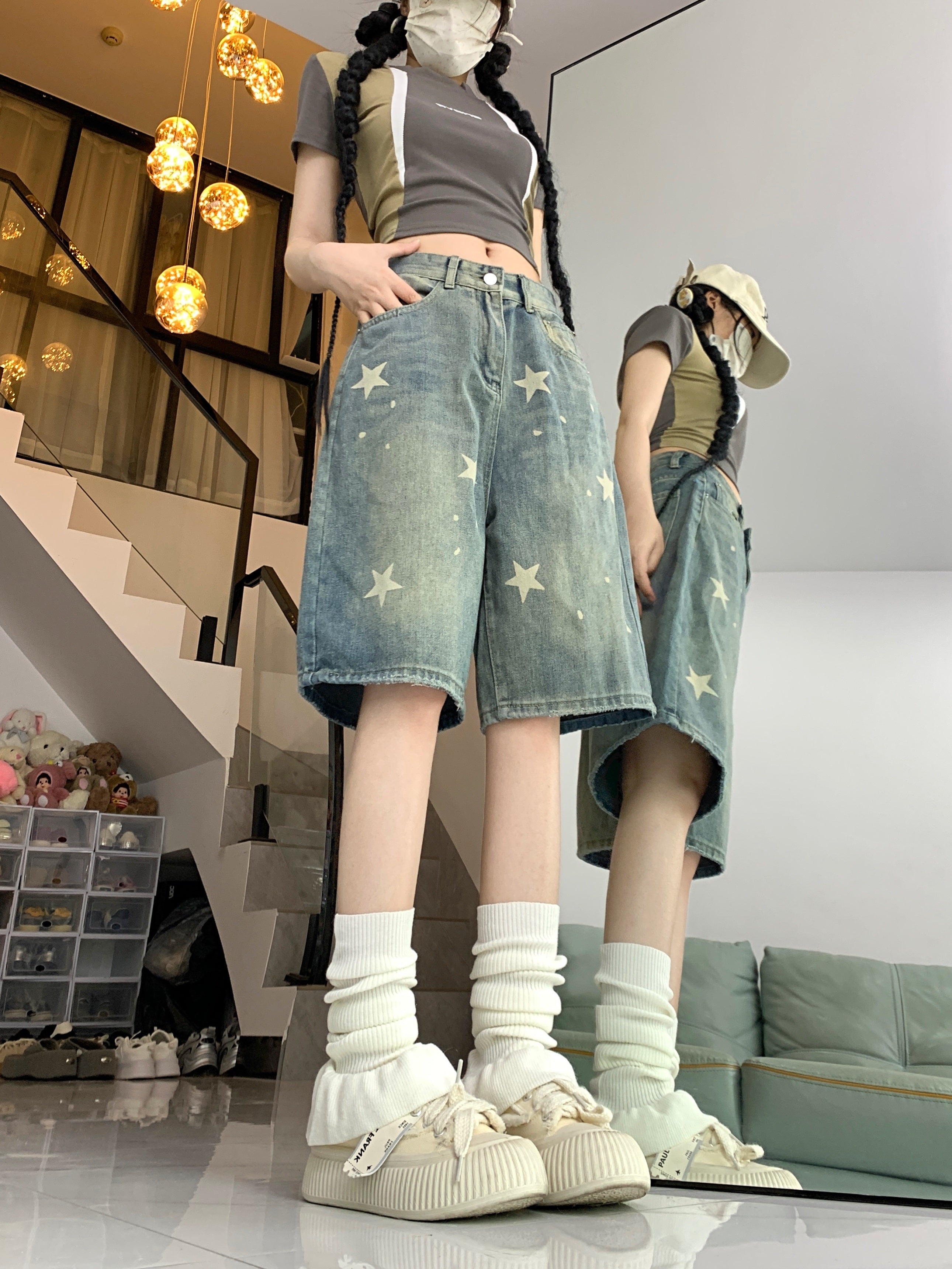 Ayollar uchun tasodifiy denim shortlar, yulduz naqshi, tugmachali, erkin kesim, ozgina cho'ziladigan va yozgi ko'cha uslubi uchun yuvilgan jins. 70% paxta va 30% polyesterdan tayyorlangan.