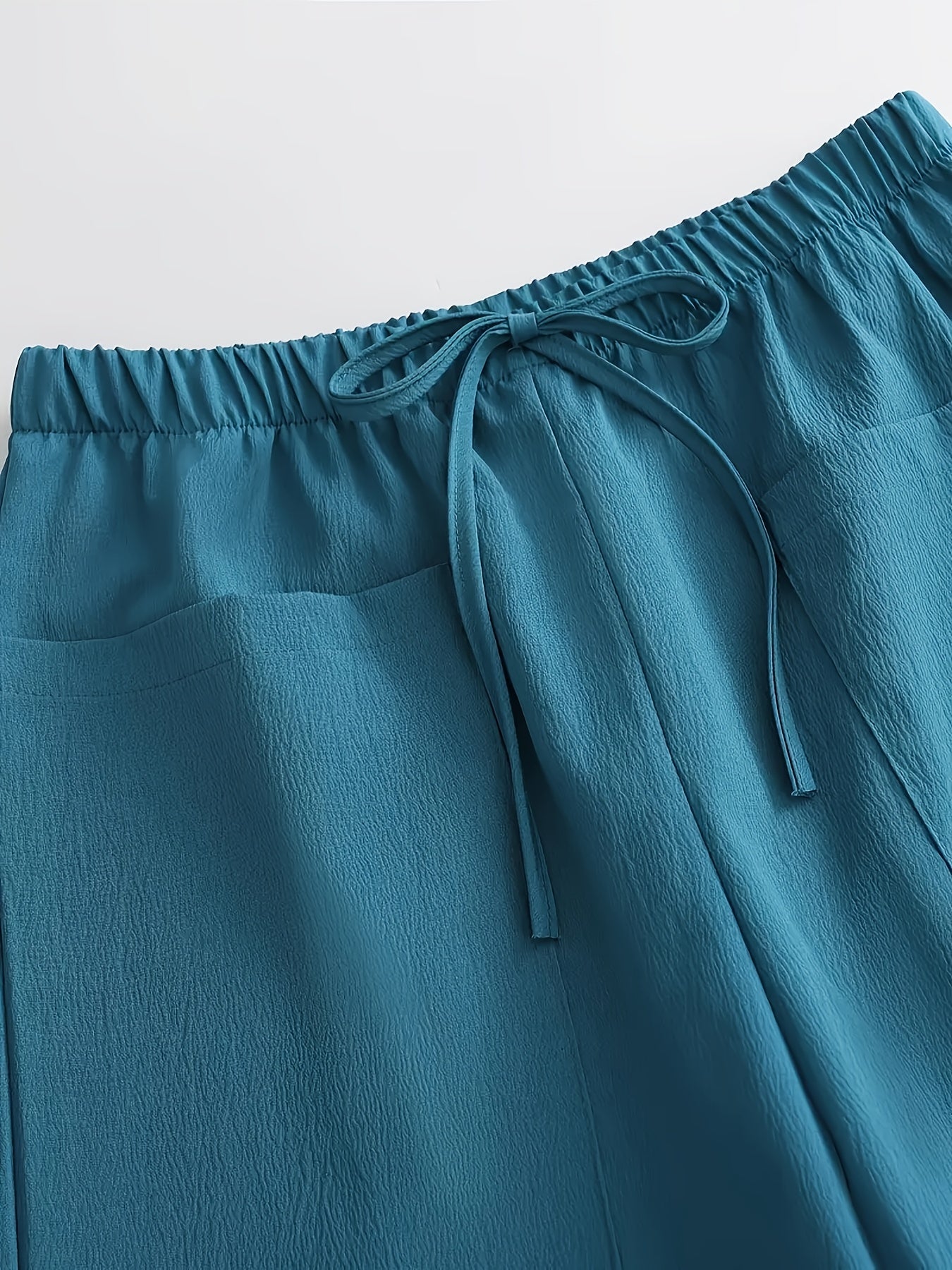 Plus o'lcham ayollar uchun polyester shortlari, bir rangli, yuqori bel, cho'ntaklar