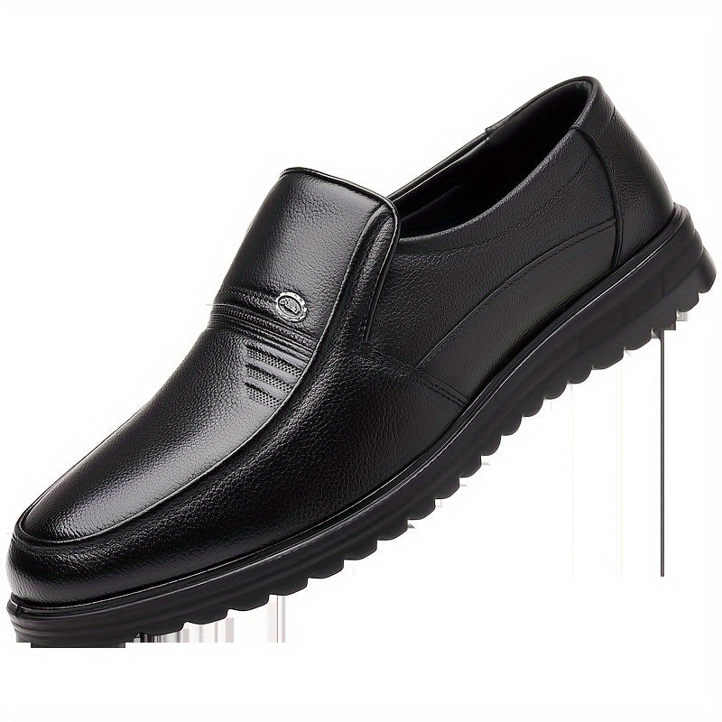 Erkaklar uchun bir xil rangdagi yuqori donali mol terisidan tayyorlangan slip-on loafer poyabzal, qulay, mustahkam va sirpanmaydigan yurish uchun. Ofis uchun ideal.