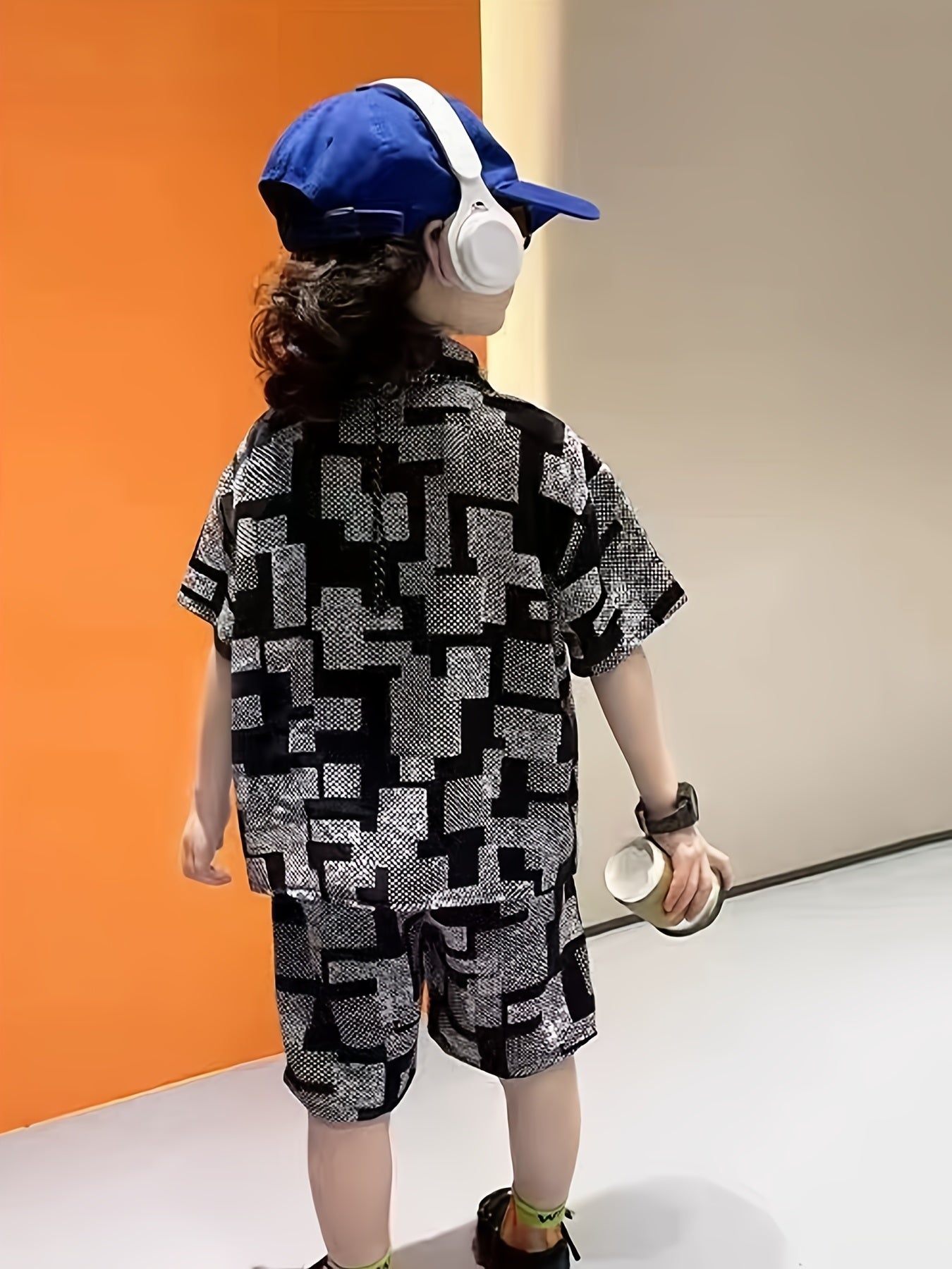 Yigitlar uchun yozgi kiyimlar to'plami, qisqa ko'ylak va shortlar, harf naqshli, polyester to'qima, yosh 12 va undan kichik