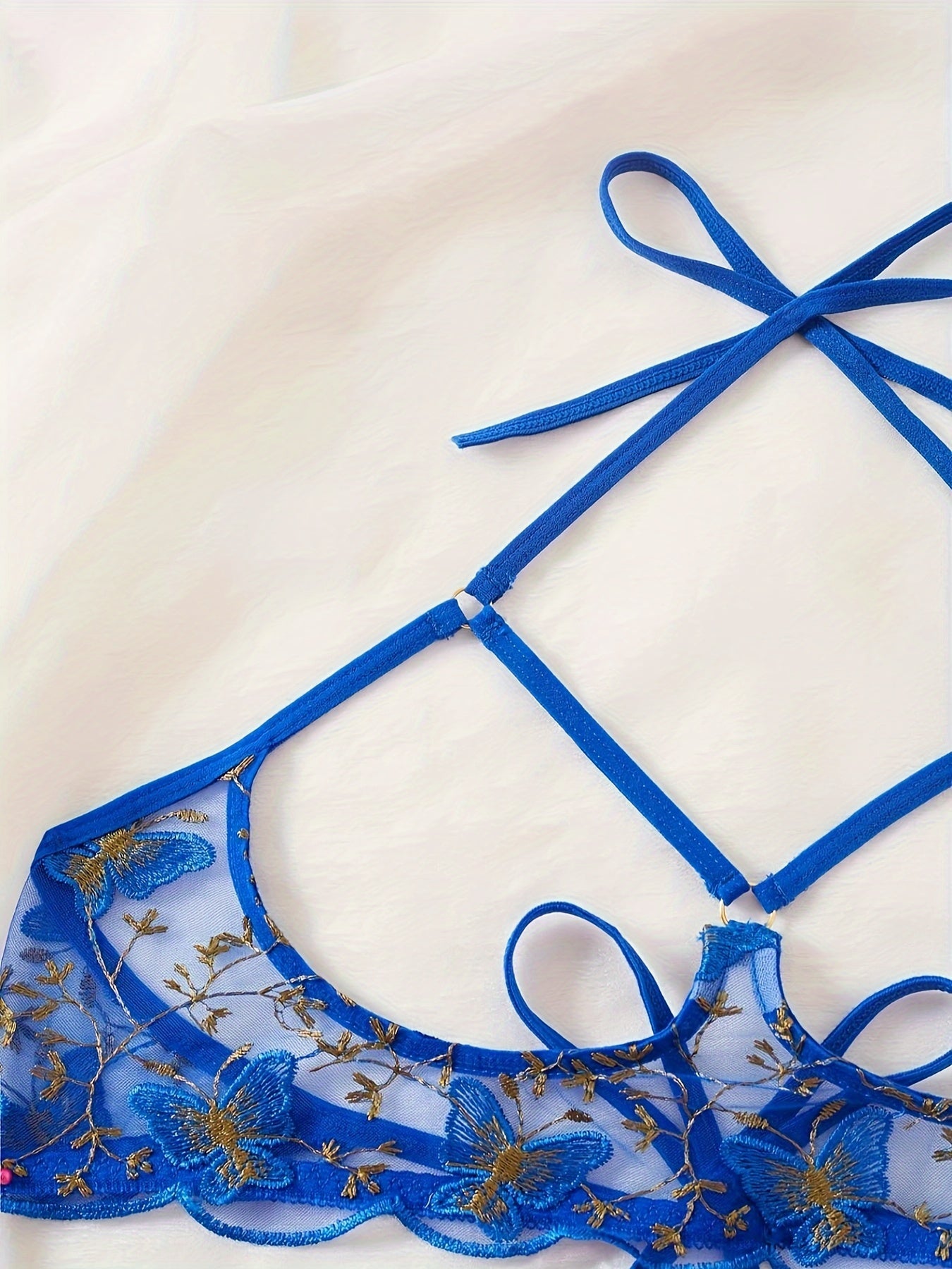 Ayollar uchun jozibali ichki kiyim to'plami