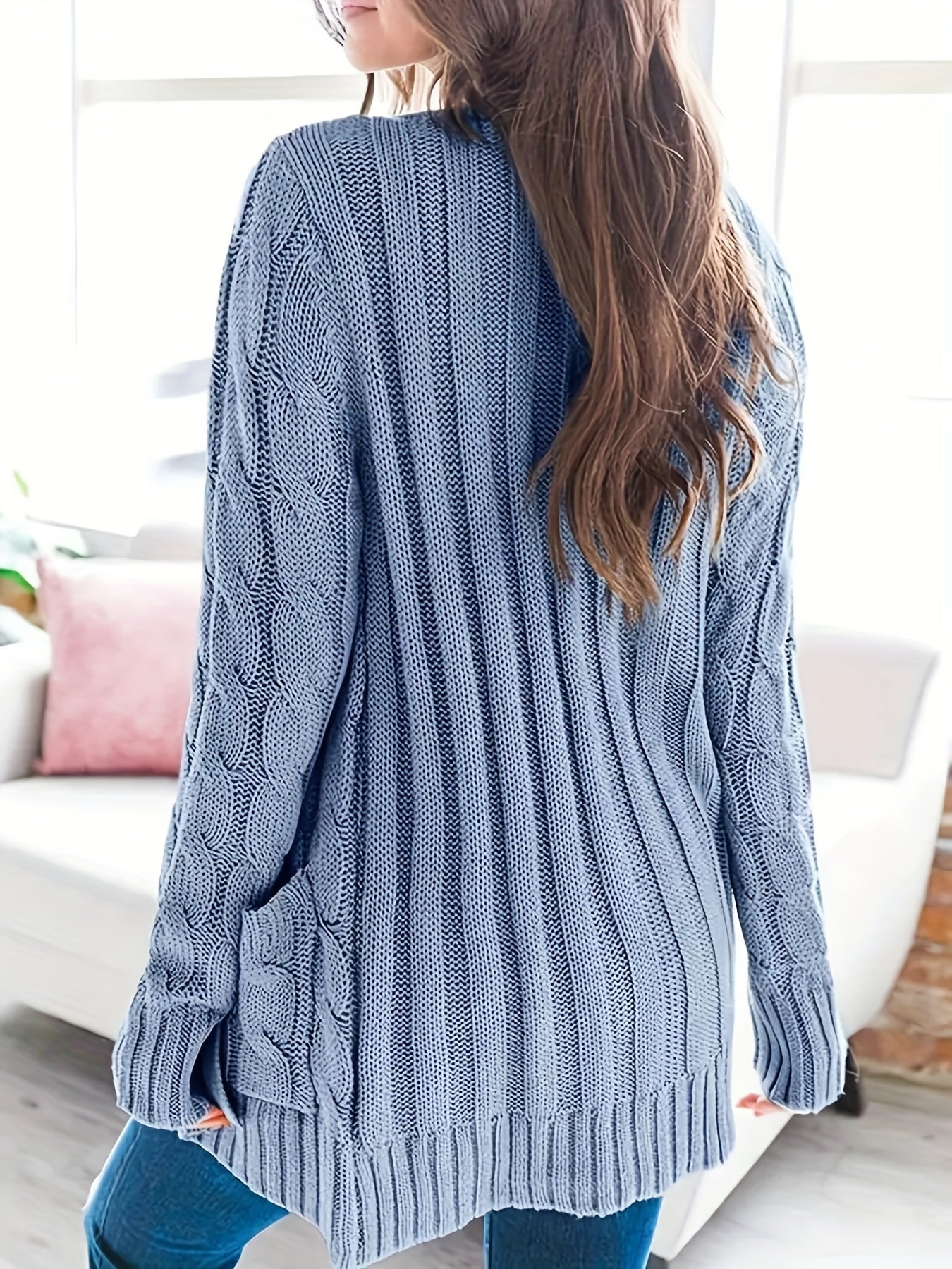 Plus o'lchamdagi ayollar uchun kabel to'qilgan uzun qo'lqopli kardigan, tugmachali