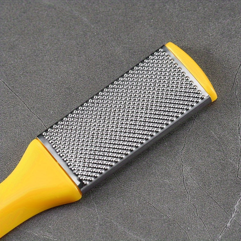 Желтый пластиковый педикюрный набор включает в себя удалитель мозолей, пилочку и скребок для гладкой кожи без батареек и запаха.