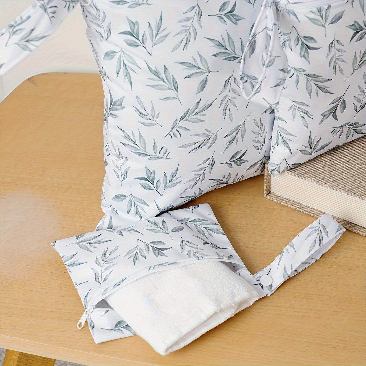 Suv o'tkazmaydigan pampers sumkasi to'plami - 3 dona o'z ichiga oladi, plyaj, basseyn, sport zali va sayohat uchun mukammal - Mustahkam polyesterdan tayyorlangan, pampers, nam kiyimlar va saqlash uchun ideal - Portativ va ko'p funksiyali