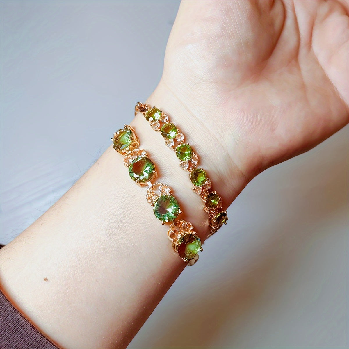 Toʻylar, partiylar va kundalik kiyimlar uchun rang oʻzgartiruvchi sintetik sultonit diaspor barmoqboshqasi