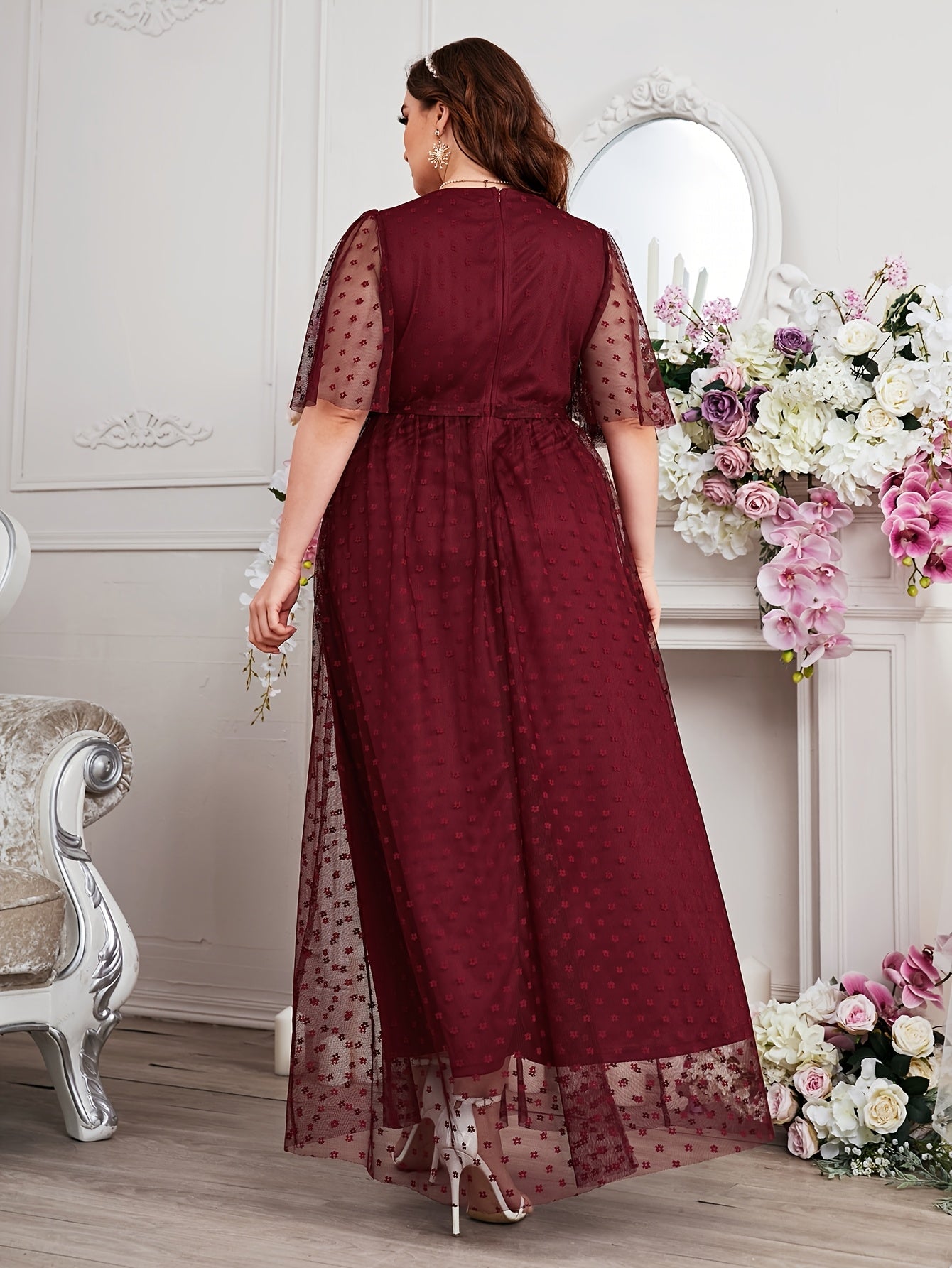Plus Size Women's Elegant Lace Maxi Dress with Contrast Details