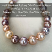 Колье ручной работы с яркими конфетными цветами и пресноводными жемчужинами размером 9-11 мм, представленное в подарочной коробке. Идеально подходит как для повседневной носки, так и для особых случаев.