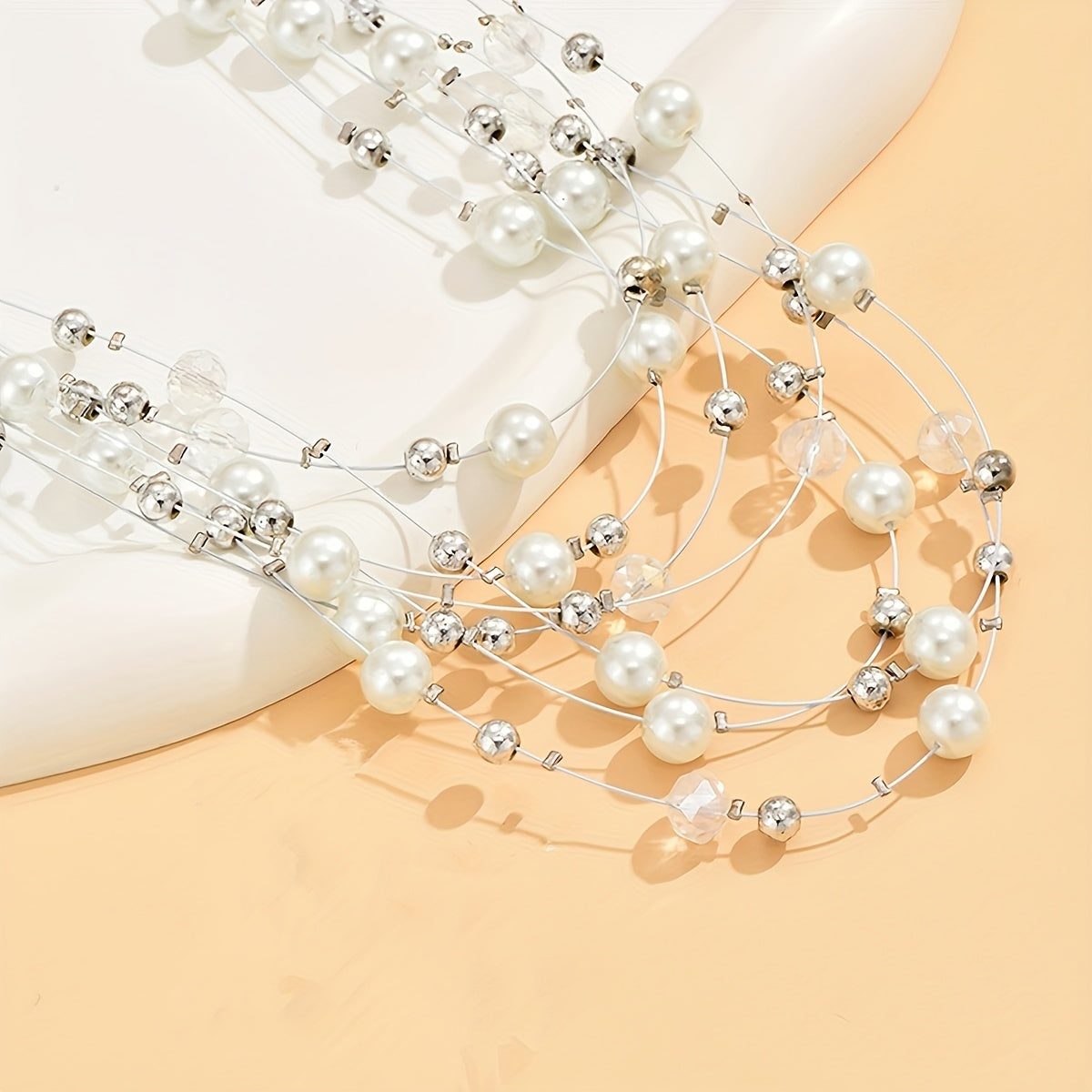 Qo'l bilan tayyorlangan Ko'p qatlamli Bohemiyalik Marjon - Haqiqiy jozibasi bilan hunarmandlar tomonidan yaratilgan - Ayollar uchun nozik va ajoyib sovg'a - Har bir parcha tasodifiy joylashtirilgan noyob rangli marjonlarga ega.