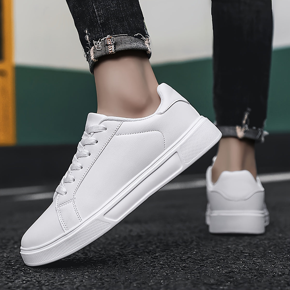 Men's Minimalist Solid Color Low Top Sneakers for Casual and Running Use