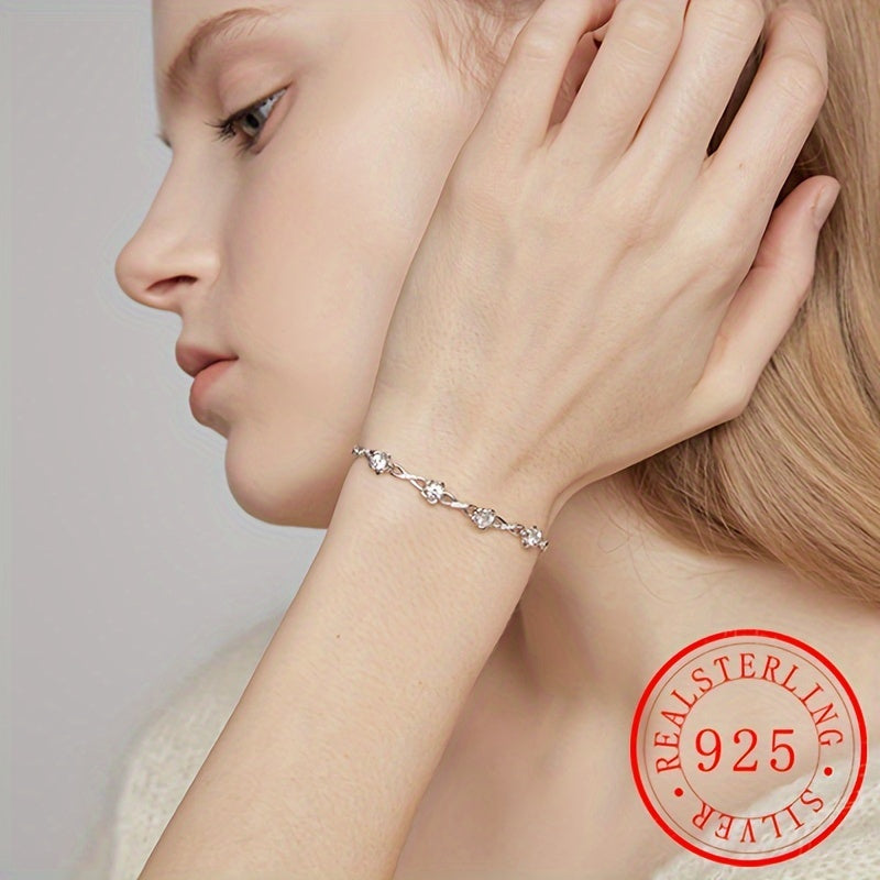 Ushbu bilaguzuk yuqori sifatli S925 kumushdan tayyorlangan bo'lib, go'zal shaftoli gullari dizayni va o'rik gullari bezaklari bilan bezatilgan. Bu har kuni kiyish uchun yoki o'ylangan sovg'a sifatida mukammal, og'irligi 5.2g/0.18oz.