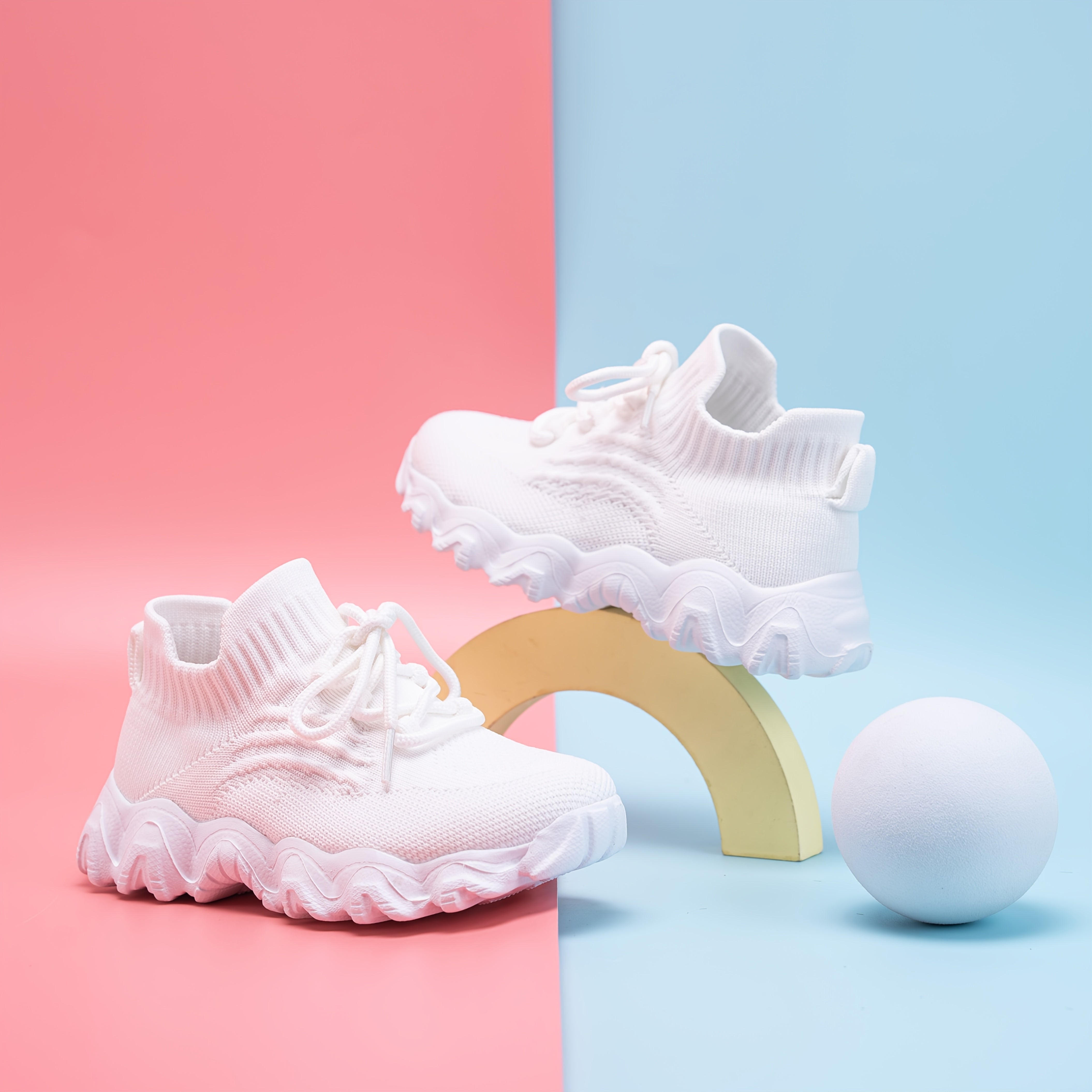 Qizlar uchun nafas oladigan to'qilgan tarmoq krossovkalari, turli ranglarda, ochiq havoda o'ynash va tasodifiy kiyimlar uchun mukammal. Sirpanmaydigan EVA taglik, engil dizayn.