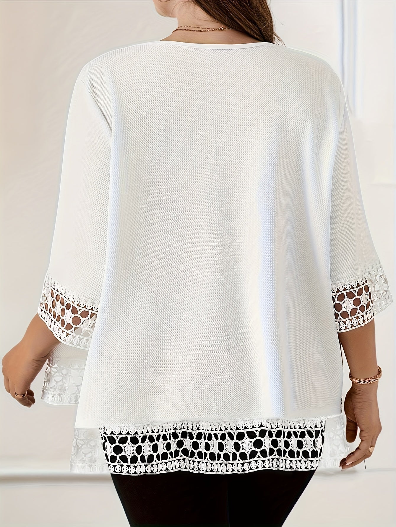 Ayollar uchun tasodifiy polyester/eLastane jakketi, tuzilgan mato bilan. Bir rangda, ochiq yaka, mashinada yuvish mumkin. Bahor/Kuz uchun mukammal.