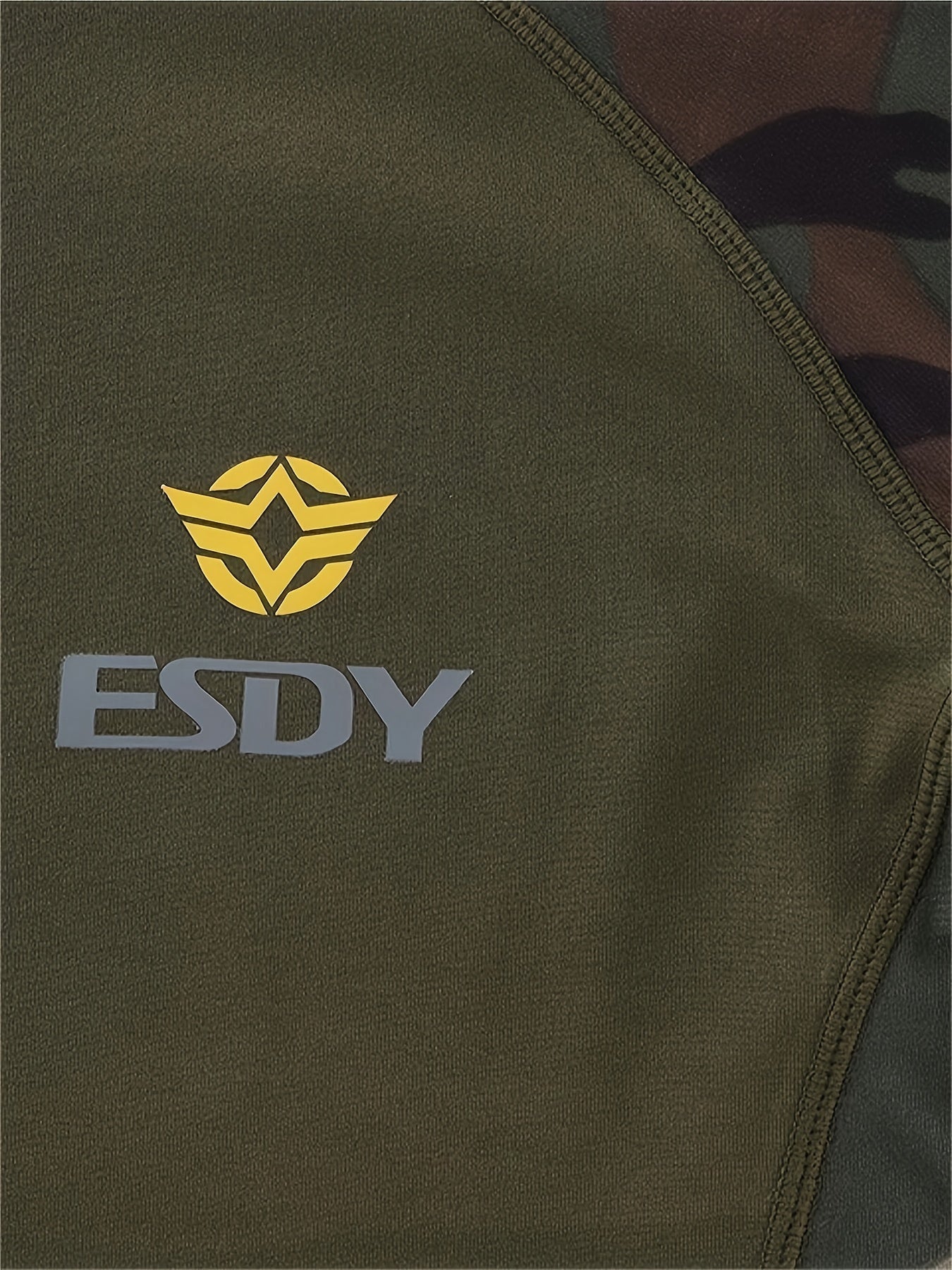 ESDY erkaklar uchun Combat Shirt va Camo Leggings to'plami yuqori cho'ziluvchan tikuv mato bilan zippersi bilan. Tor fit, uzun qo'l, 90% polyester va 10% spandexdan tayyorlangan. Sayohat va ochiq havoda foydalanish uchun ideal.