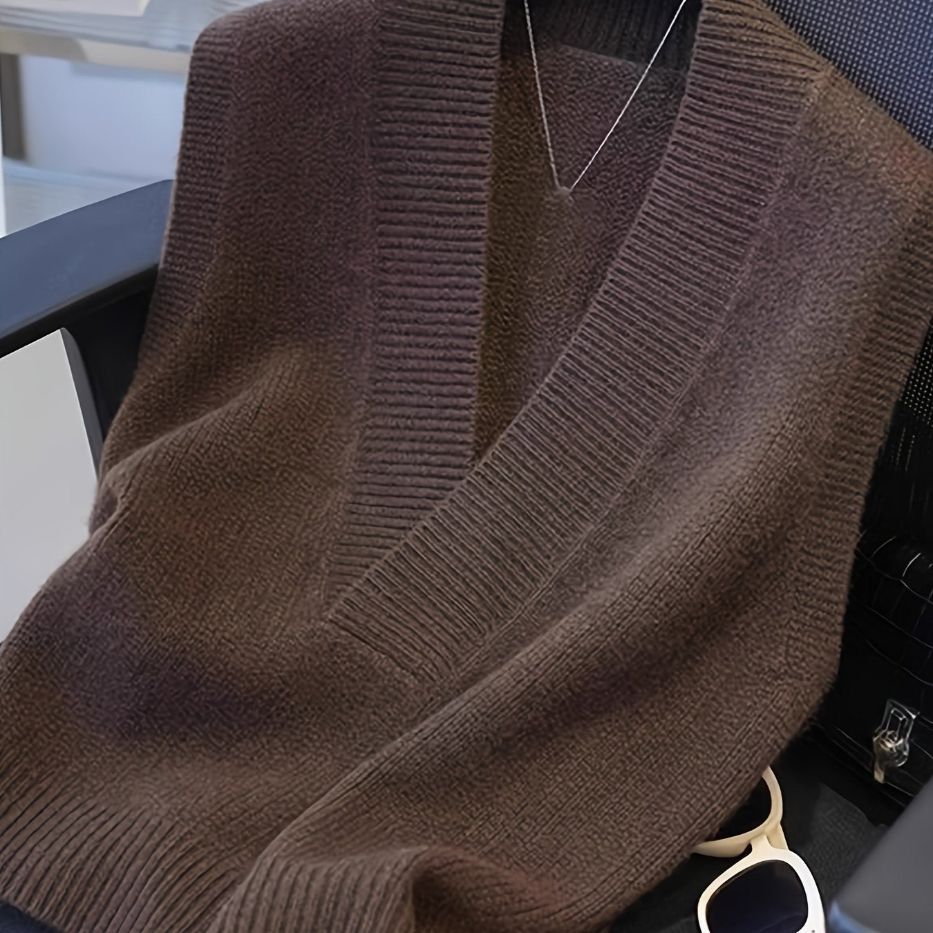 Qorong'i V-shaklli bo'yinli, qo'lsiz, qishda qatlamlash uchun to'qilgan yengil yengil yengil akril polyester vest