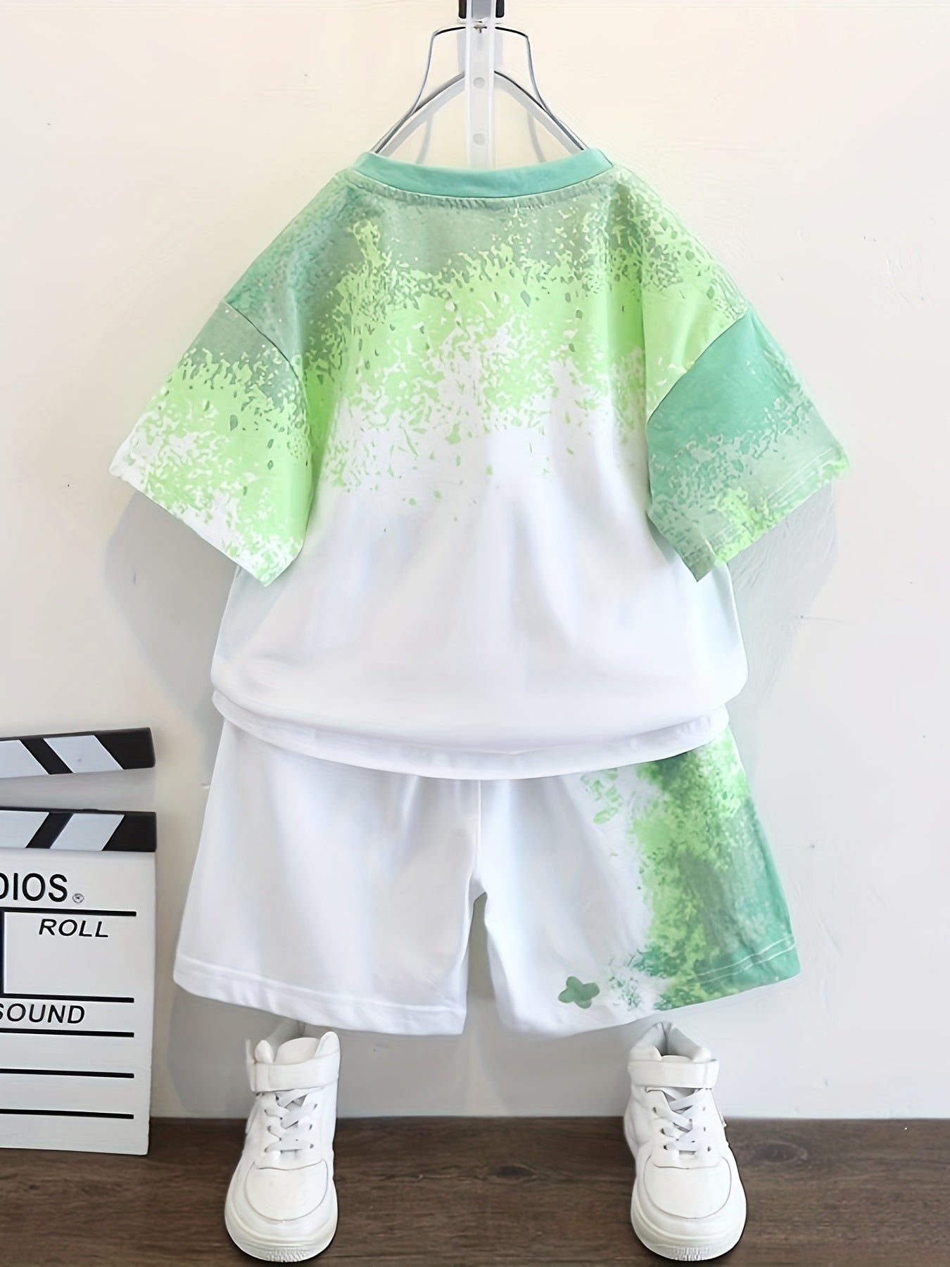 Conjunto de ropa casual para niños y niños con camiseta de manga corta con estampado de alfabeto y pantalones cortos de poliéster para primavera y verano, ropa para exteriores