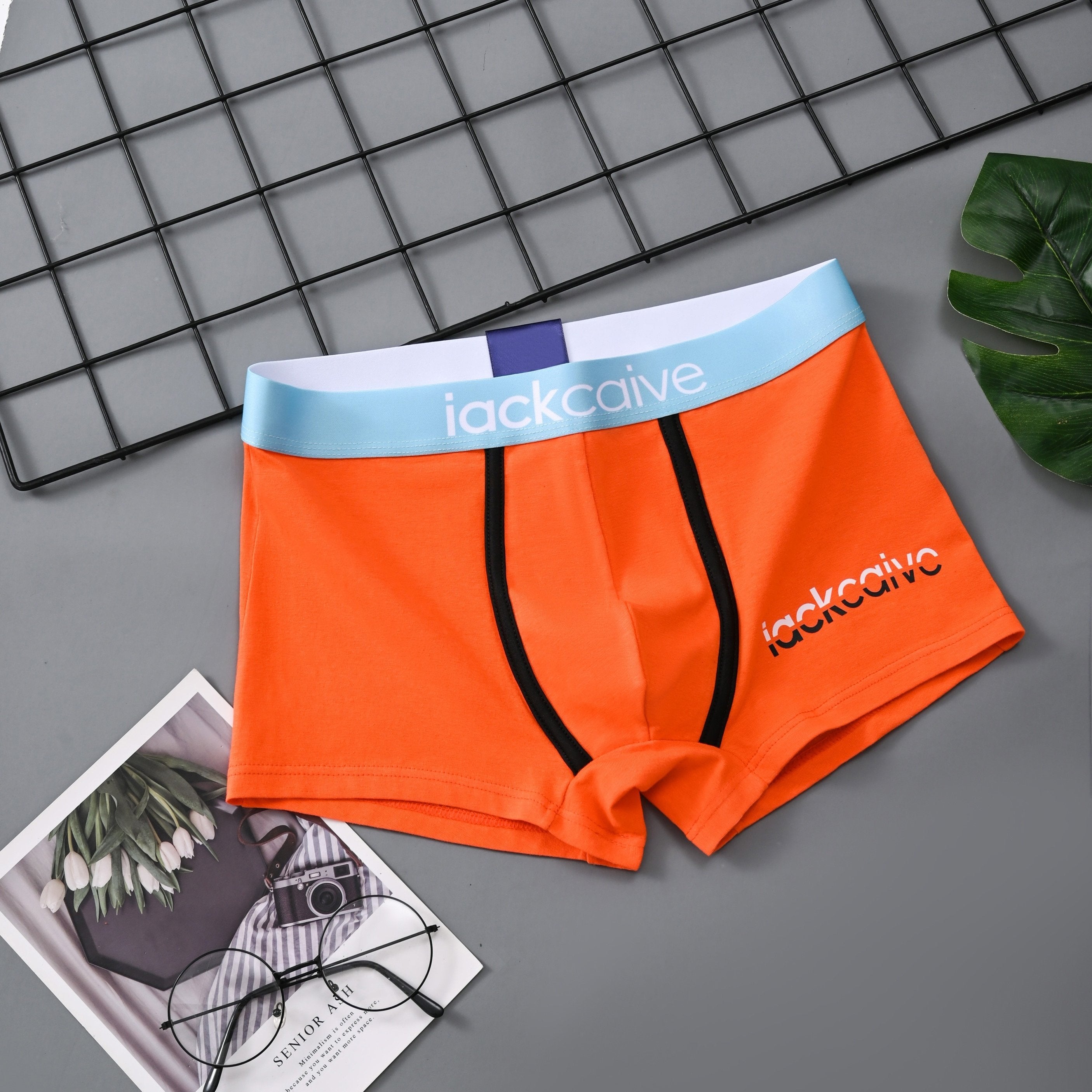 Erkaklar uchun turli uslublar va ranglarda yuqori sifatli paxta boxer shortlari.