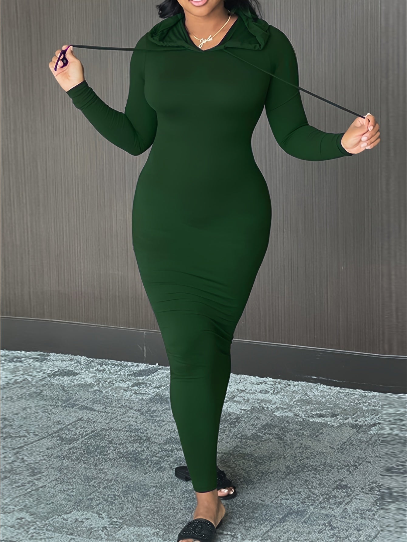 Vestido casual de mujer con capucha, manga larga y cordón en color sólido