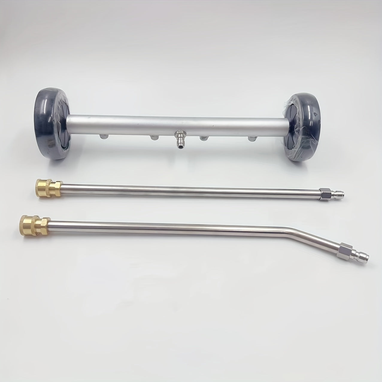 Ko'p funksiyali pastki qismni tozalovchi, 4 ta nozzle, shassi tozalash cho'tkasi va ochiq havoda avtomobil polini tozalash vositasi bilan birga keladi. Qo'lda ishlaydi, elektr yoki batareyalar talab qilinmaydi.