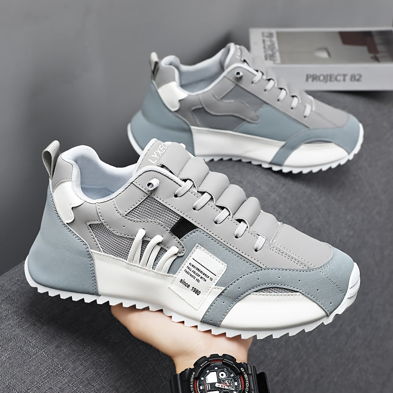 Erkaklar uchun barcha mavsumlarga mo'ljallangan moda krossovkalari, zaytun yashil va oq ranglar kombinatsiyasida. Qalin taglik, shoelace yopilishi, PU va to'rli yuqori qismi, mato ichki qismi, PVC taglik, past yuqori dizayniga ega. Mukammal uchun