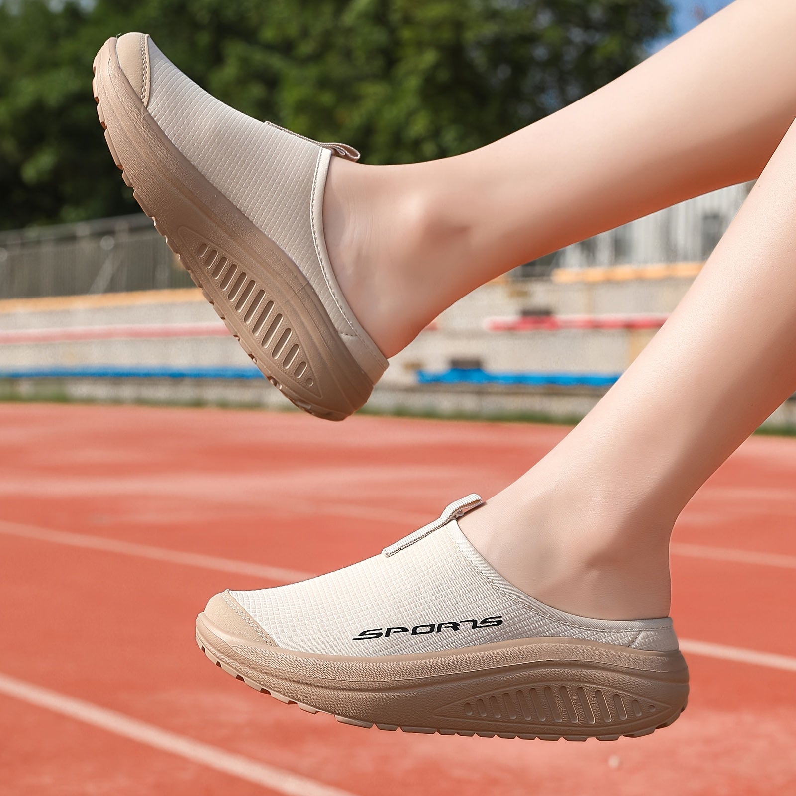 Ayollar uchun nafas oladigan tarmoqli slip-on kundalik sport poyabzali, yengil va qulay