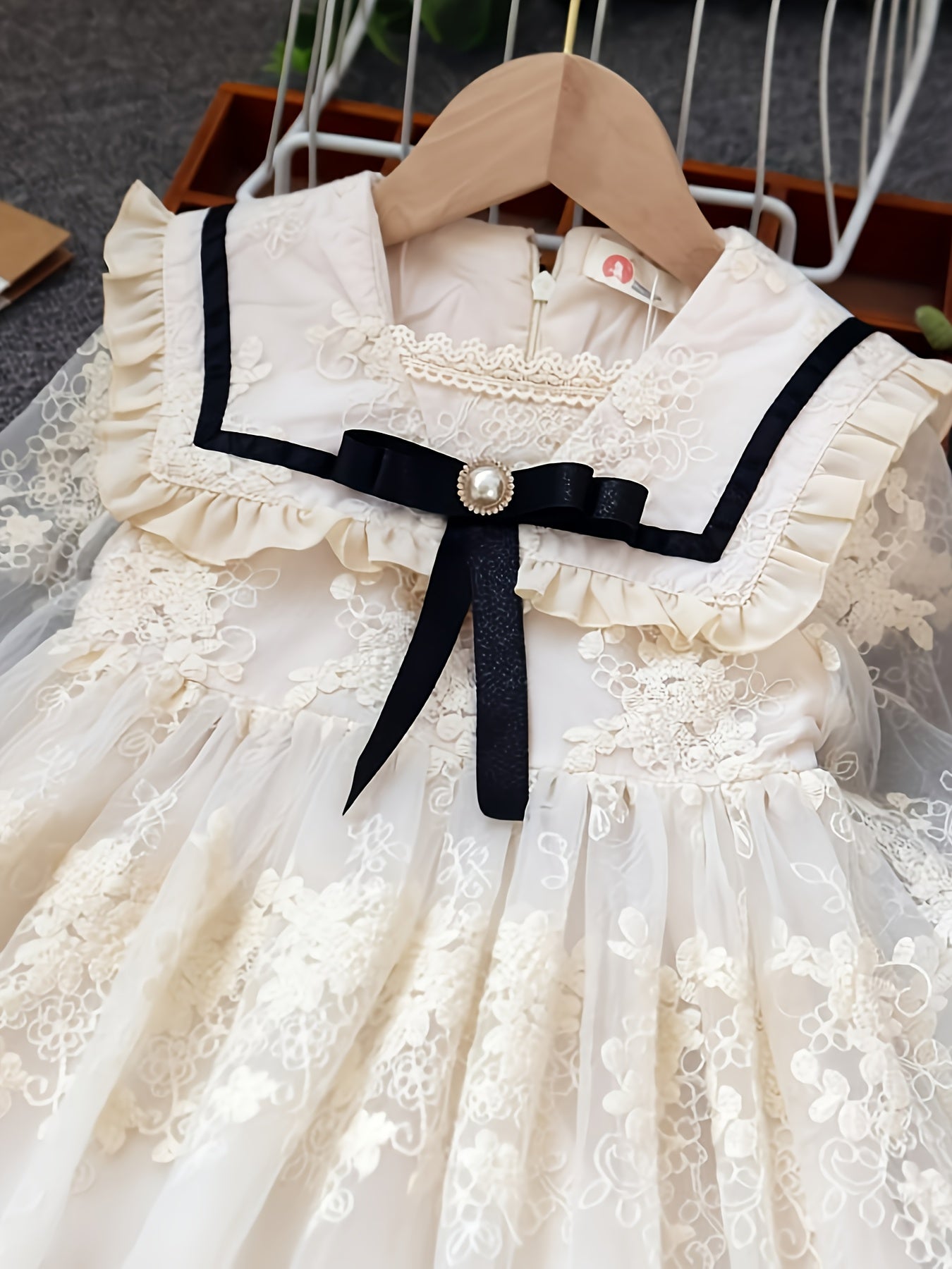 Girls' Lace-Trimmed Princess Dress with Mesh Collar Long Sleeves for Spring Autumn