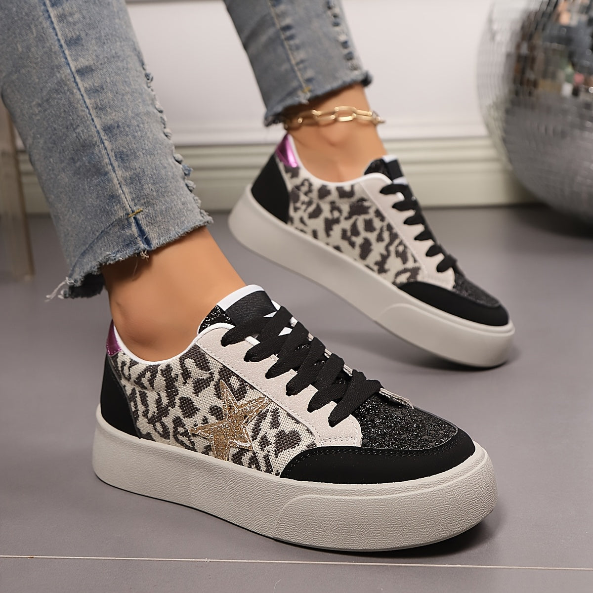 Women’s Leopard Print Casual Sneakers with Glitter Accents and Breathable Design