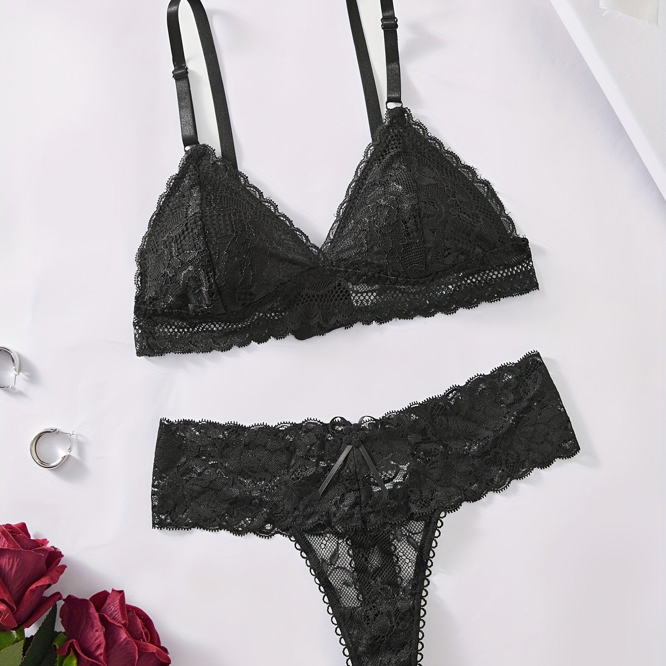 Комплект из 2-х предметов: бюстгальтер и трусики однотонного цвета, выполненные из бесшовного нейлона для зрелого стиля, с трикотажной тканью, кружевными деталями и удобным дизайном без проволоки.