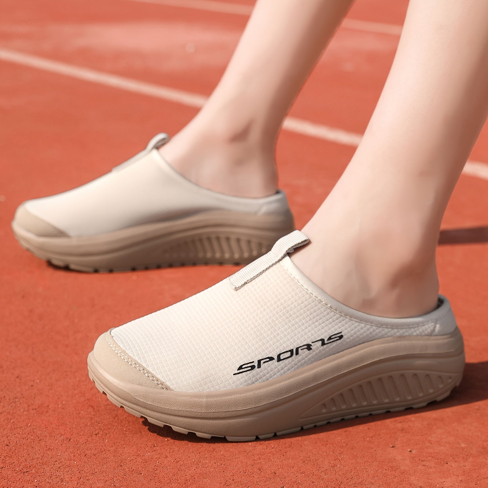 Ayollar uchun nafas oladigan tarmoqli slip-on kundalik sport poyabzali, yengil va qulay