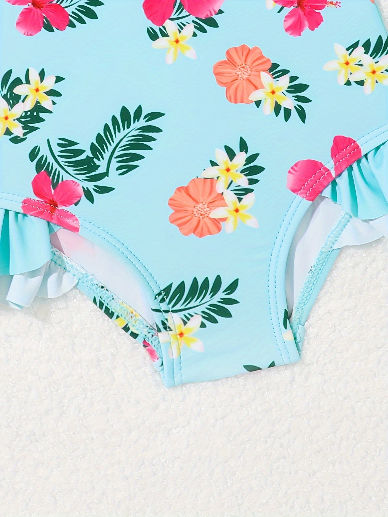 Qizlar uchun sevimli ananas naqshli bir qismli suzish kiyimi, tez quriydigan, cho'ziluvchan polyesterdan tayyorlangan, ruffle detali, bolalar uchun yelkasiz dizayn.