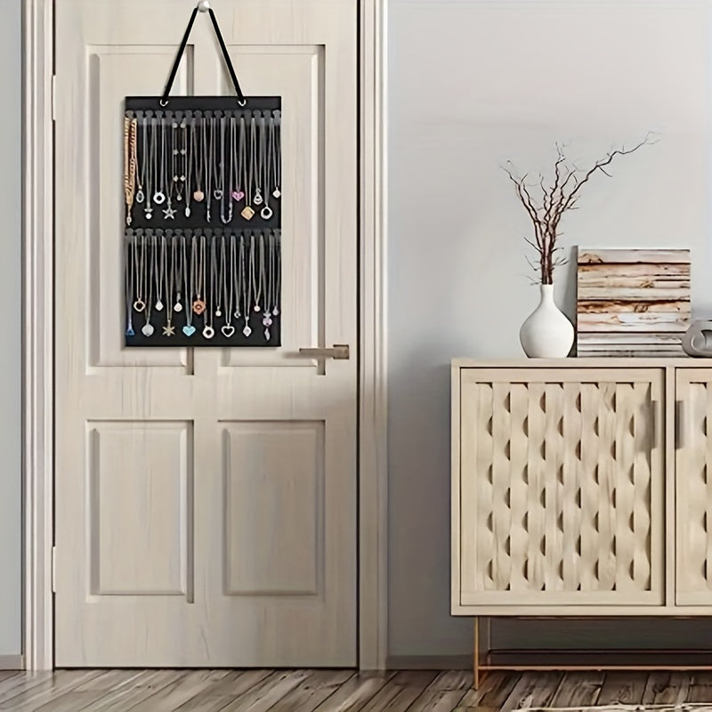 Qoziqlar va aksessuarlar uchun ikkiga bo'lingan saqlash bilan halqalar uchun devor sumkasi bilan felt zargarlik buyumlarini tashkil etuvchi