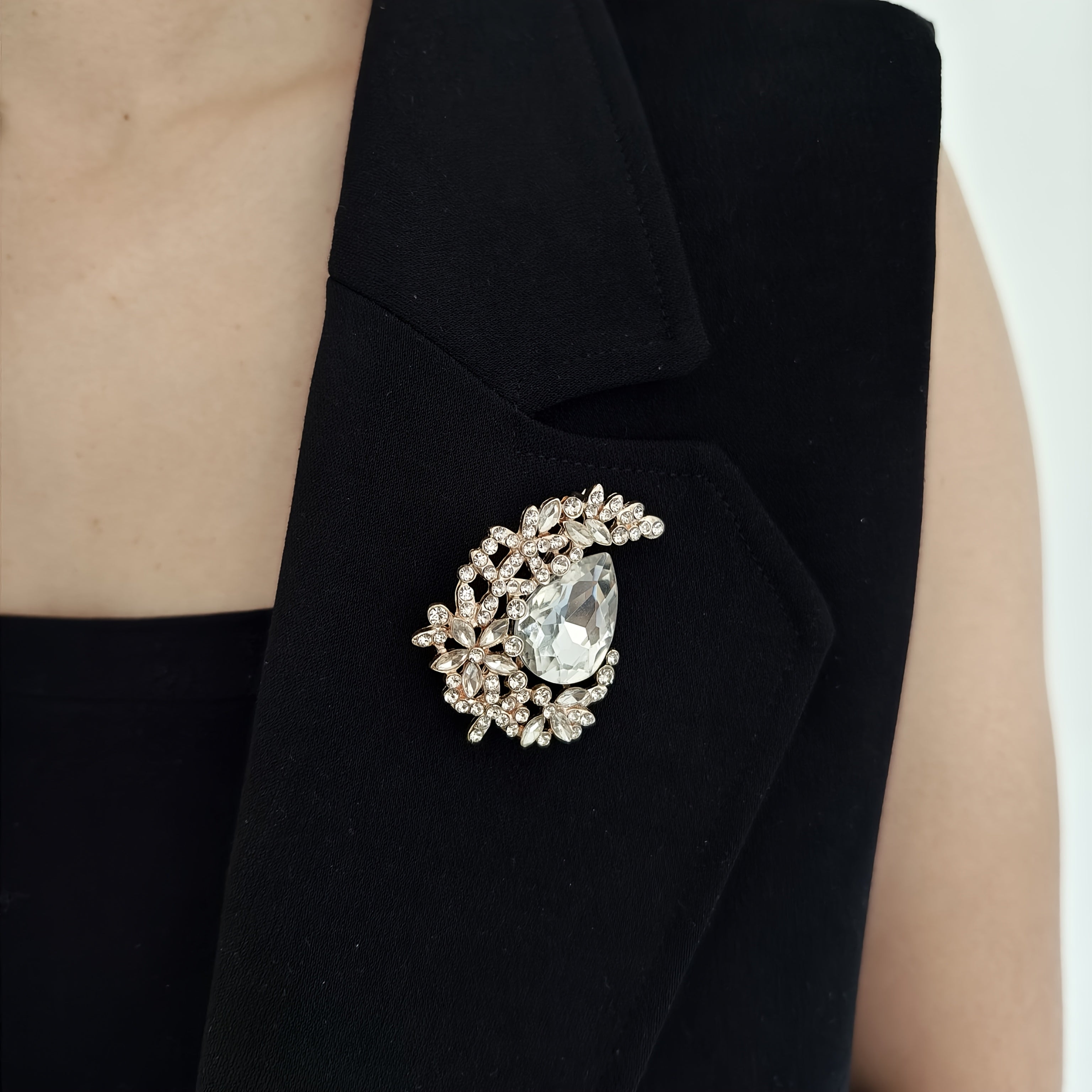 Vintage Alloy Brooch Set with Rhinestones and Luxurious Accents for Women