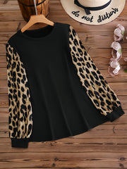 Klassik polyester to'qima matodan tayyorlangan, o'rtacha cho'zilishga ega bo'lgan, bahor/kovak uchun mo'ljallangan, plus o'lchamdagi rangli blok leopard naqshli crew neck futbolka.