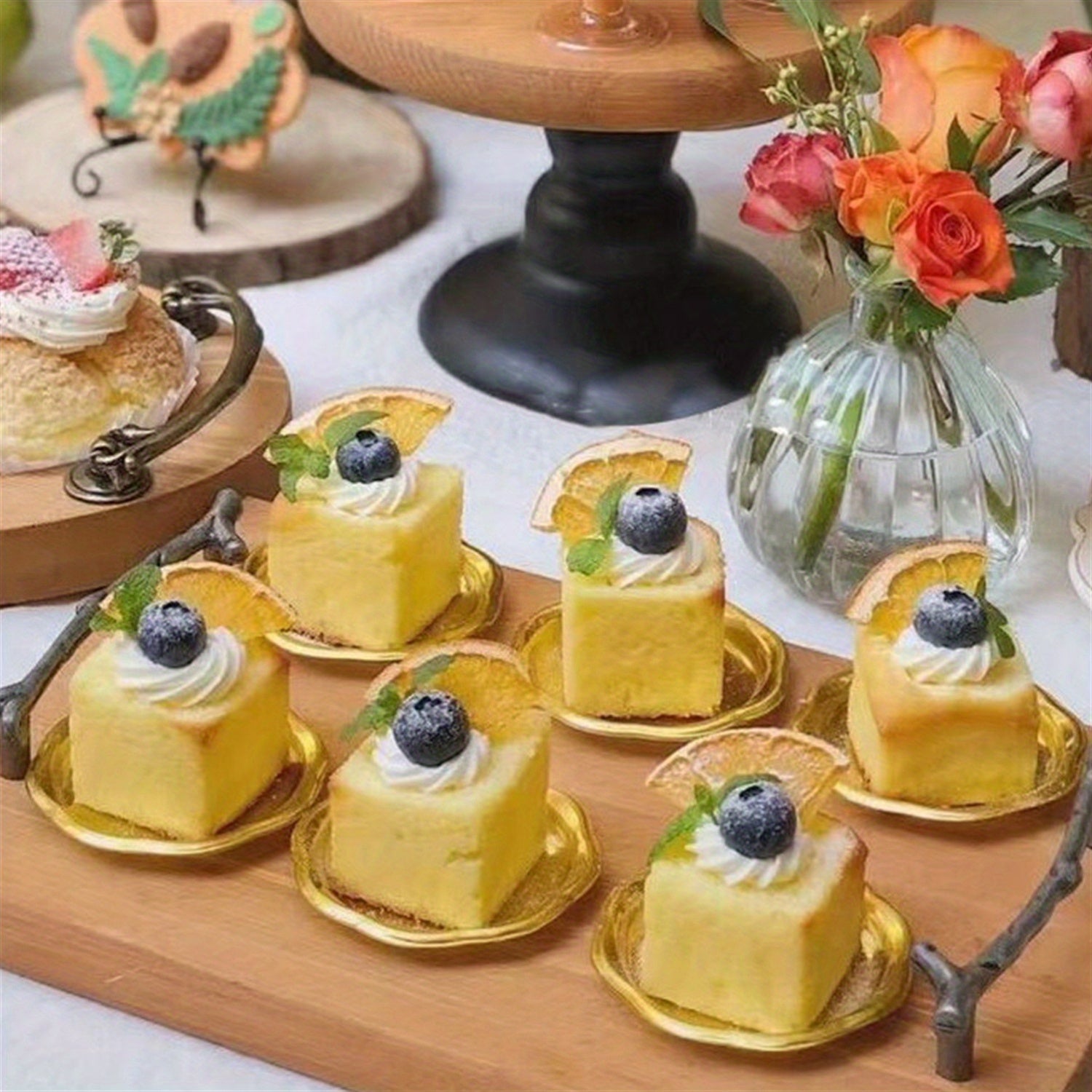 Set of 20 Elegant Golden Petal-Shaped Plastic Dessert Plates for Parties